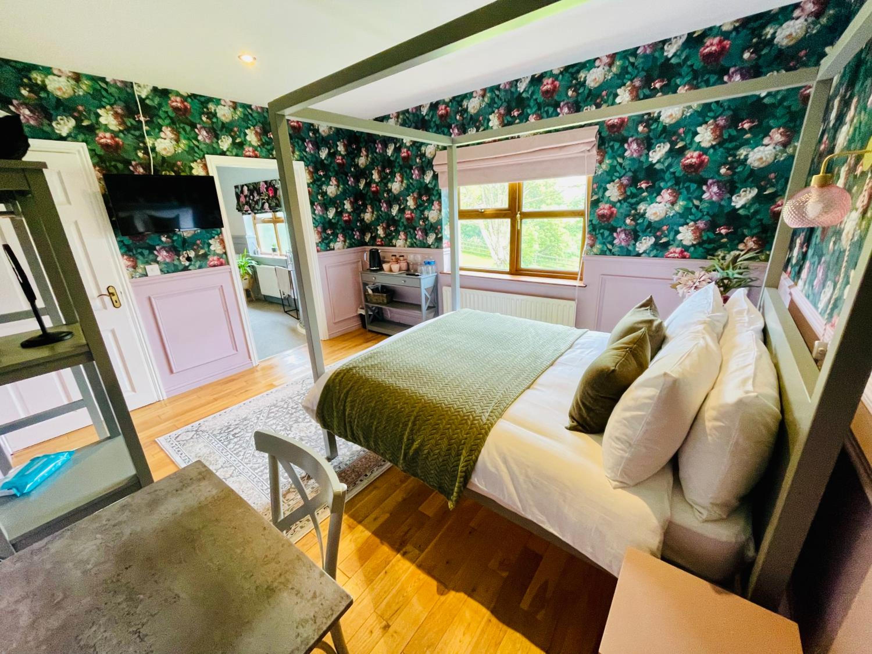 Deluxe Double Room with Bath photo 1