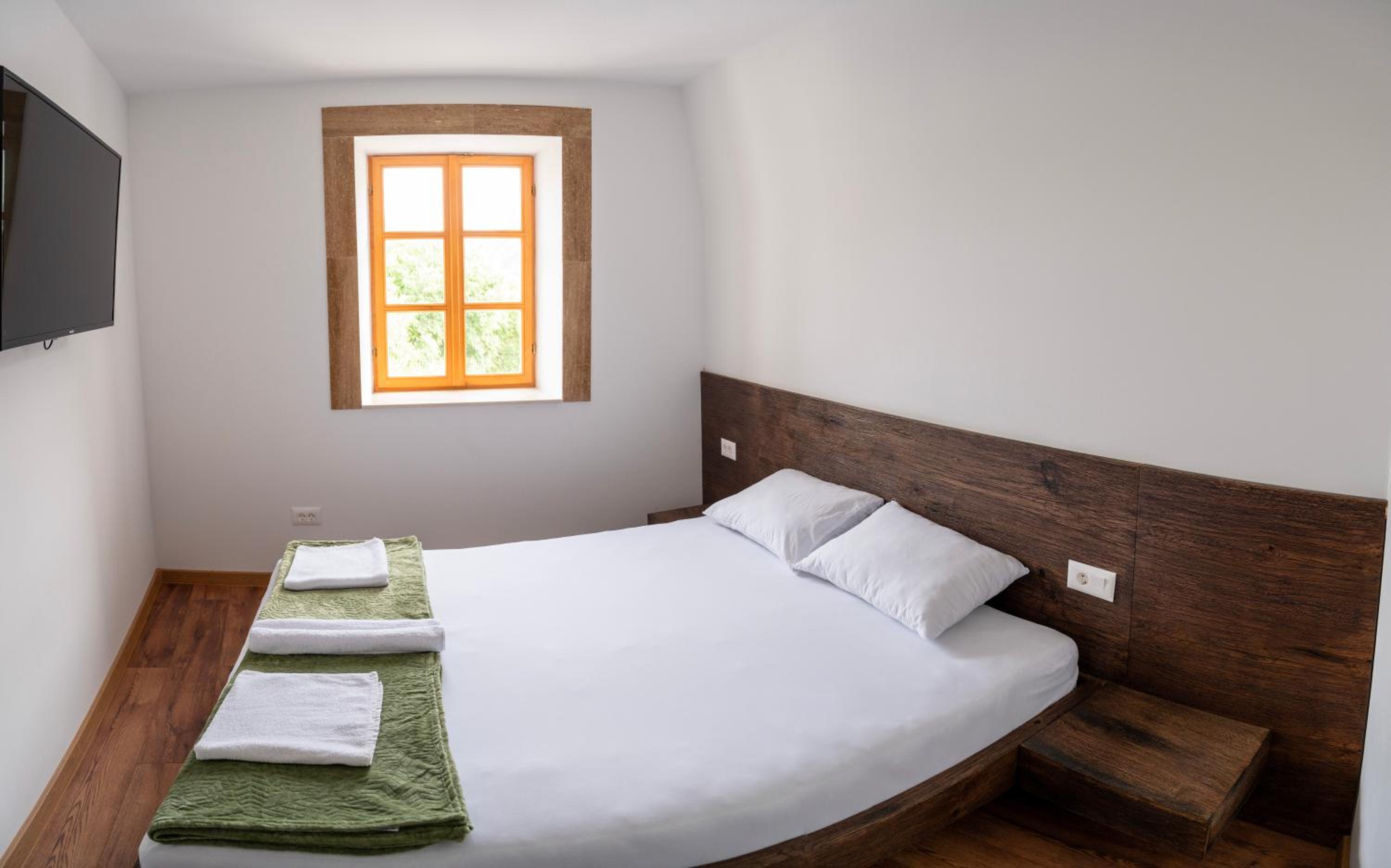 Two-Bedroom Apartment with View photo 2