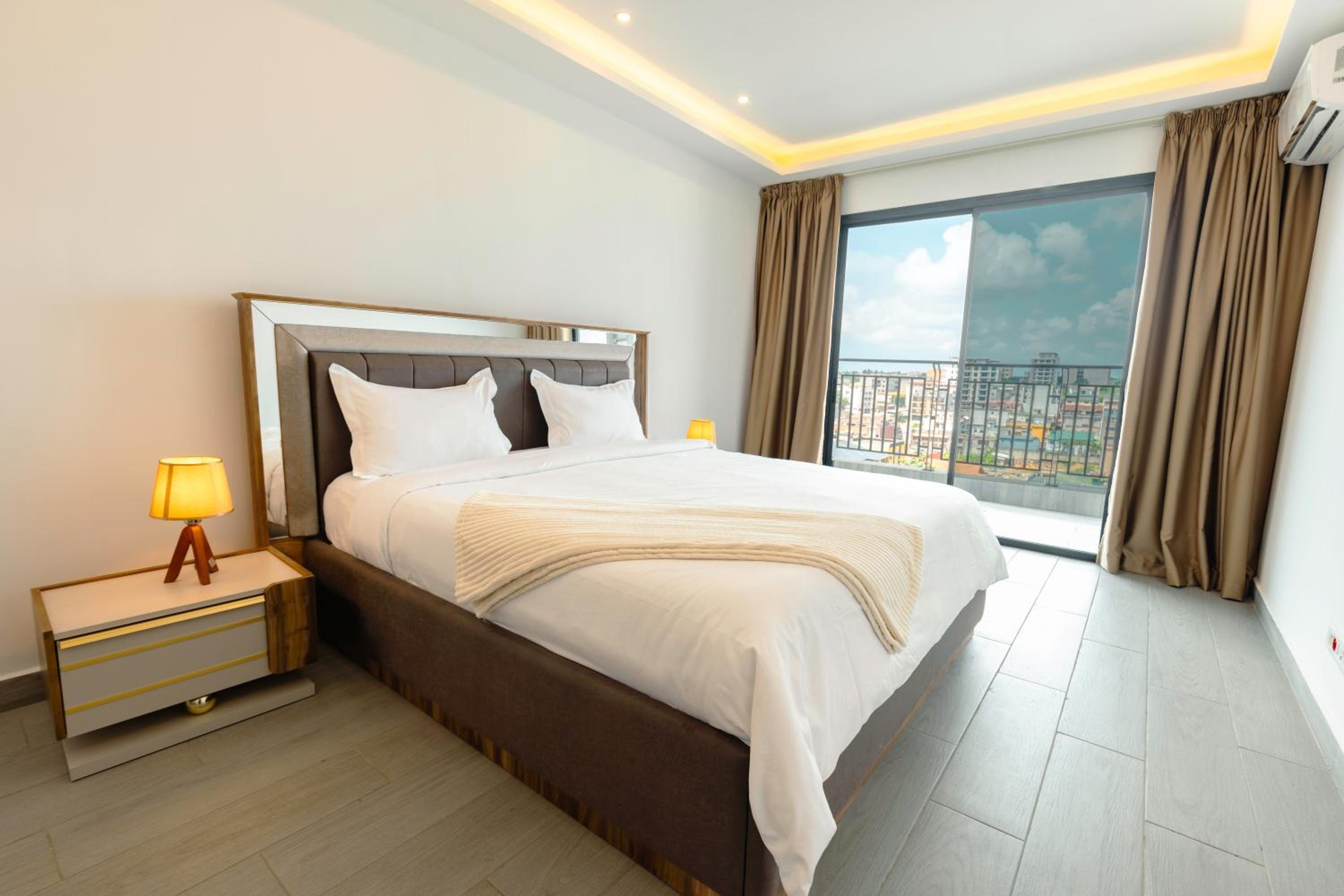 Standard Queen Room