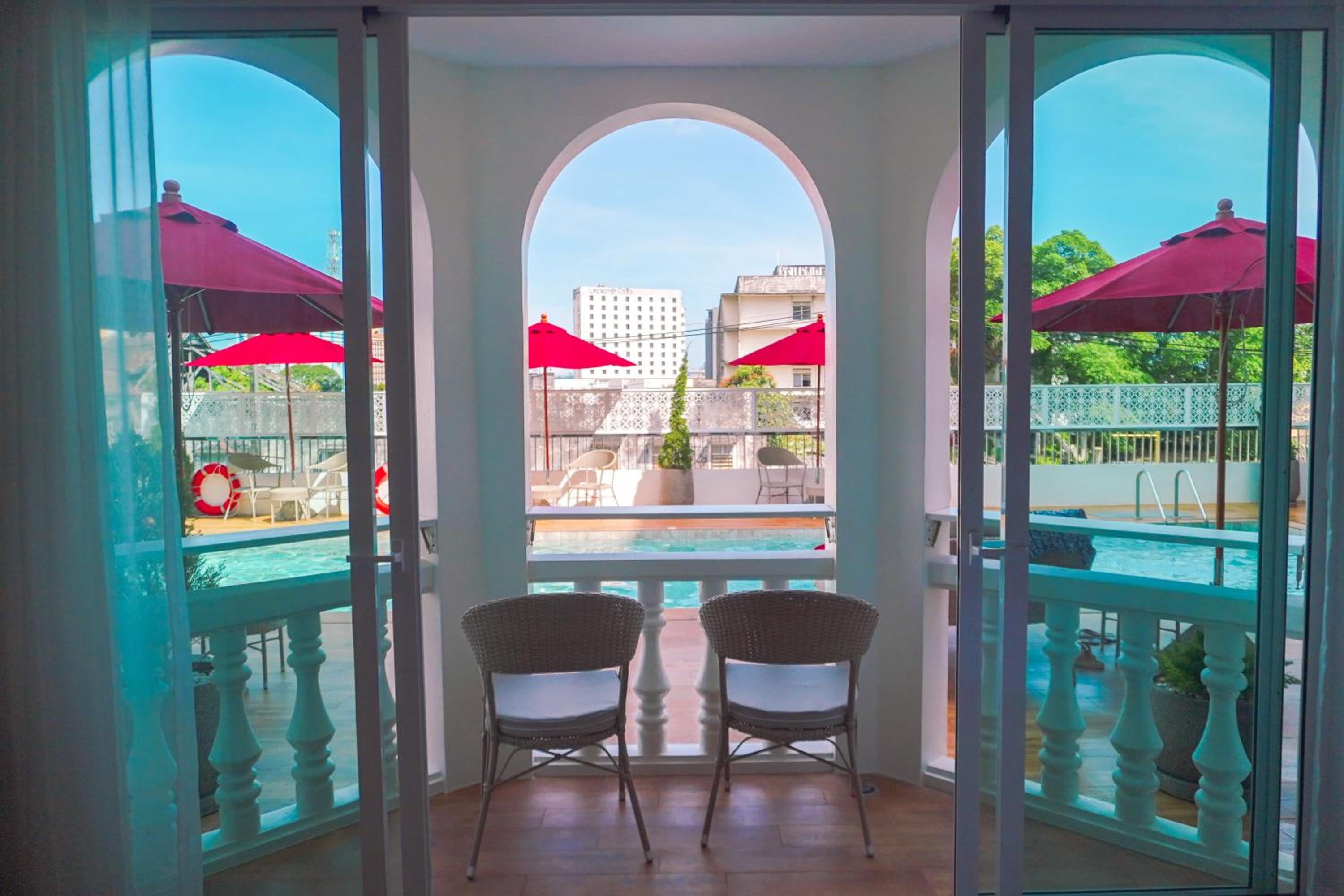 Deluxe Double Room with Balcony - Photo 11
