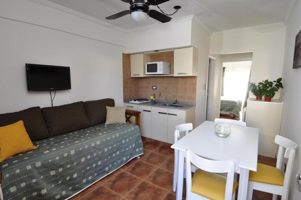 One-Bedroom Apartment photo 2
