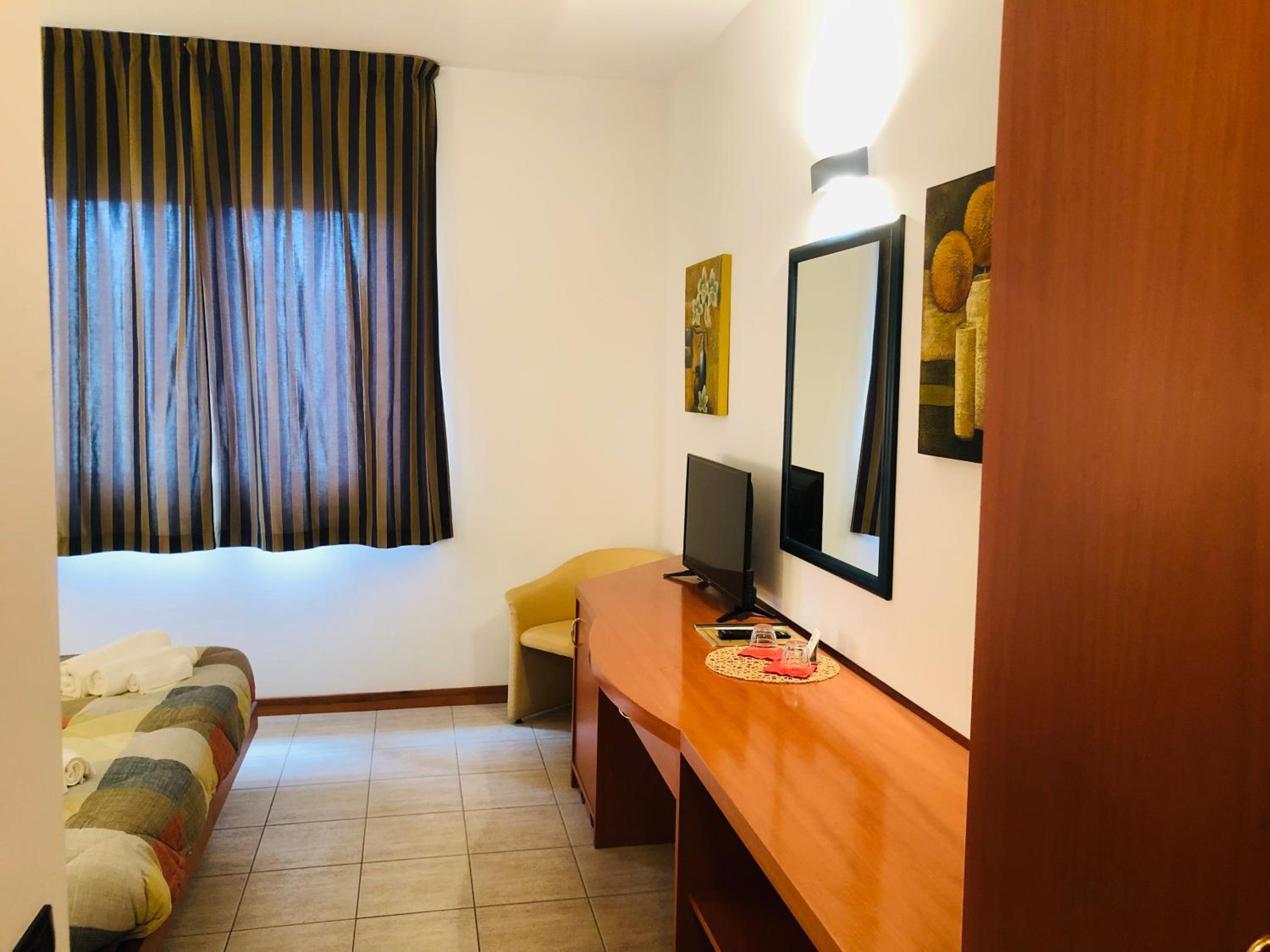 Double or Twin Room photo 3