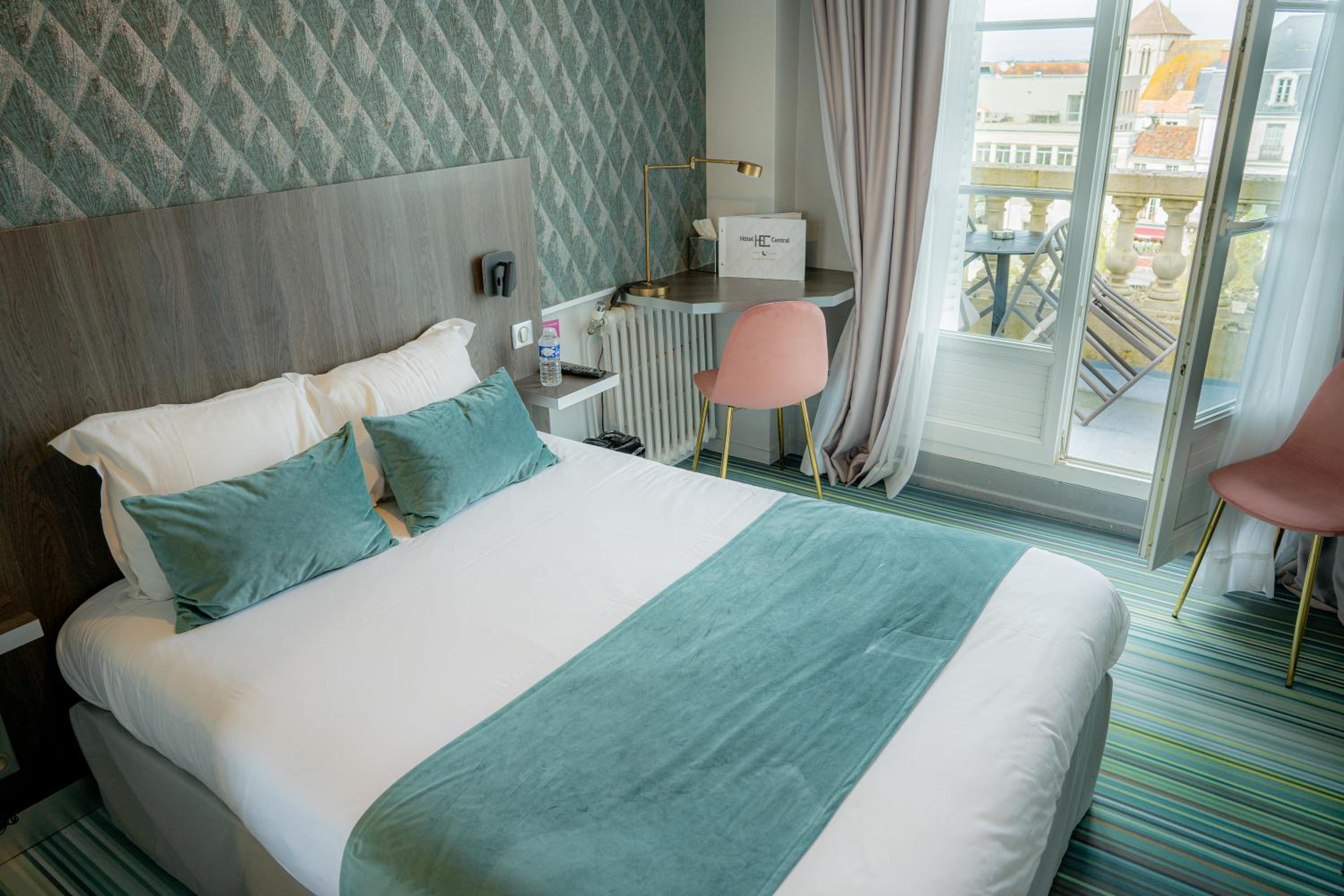 Superior Double Room with Air Condition and Balcony - Photo 5