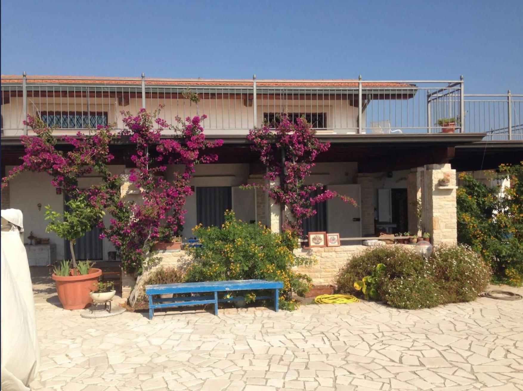 Villa photo 2