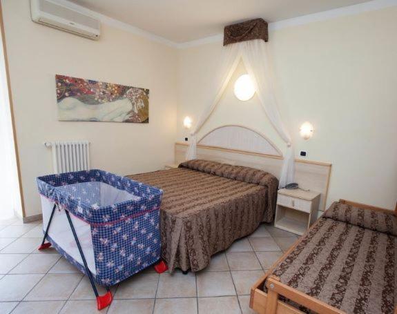Standard Quadruple Room - Photo 2