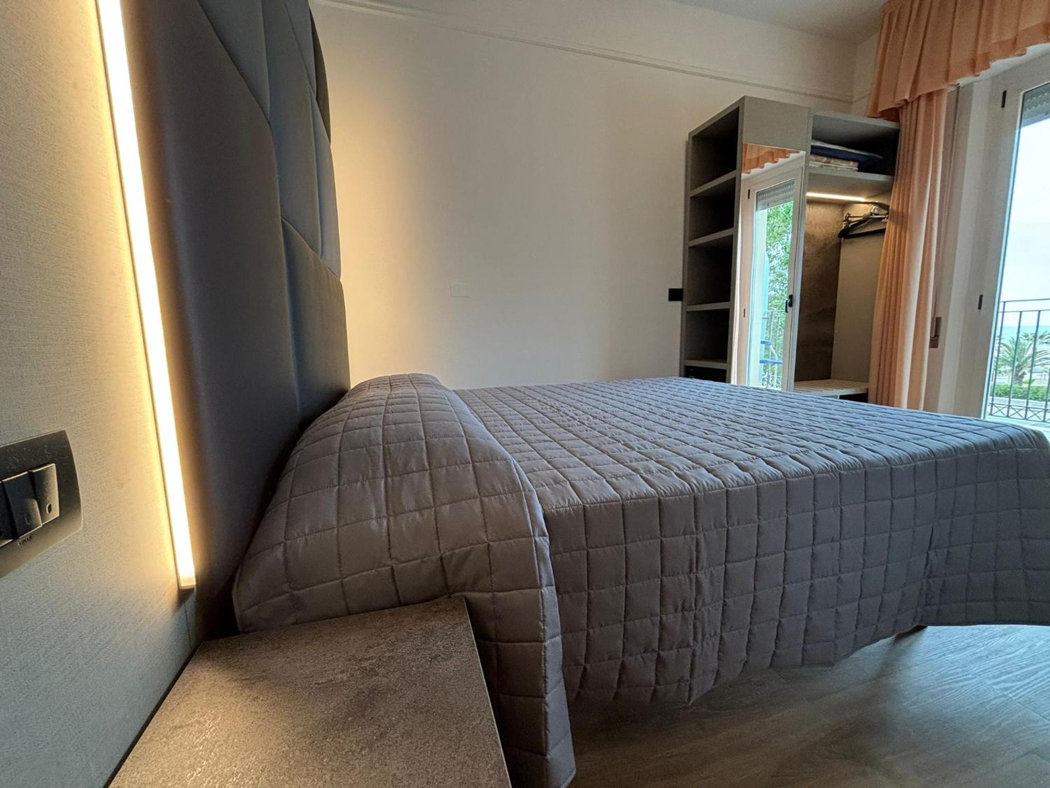 Double Room with Sea View - Photo 11