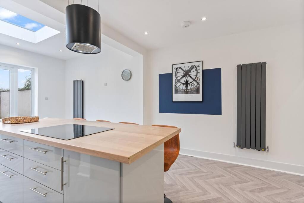 Three-Bedroom House photo 2