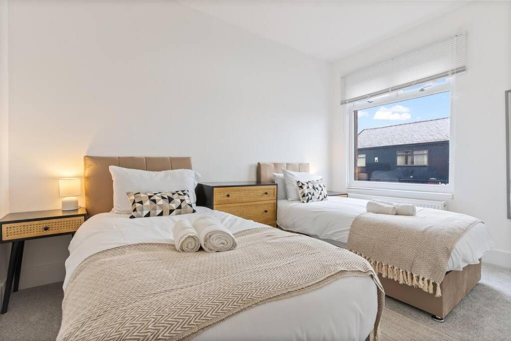 Three-Bedroom House photo 3