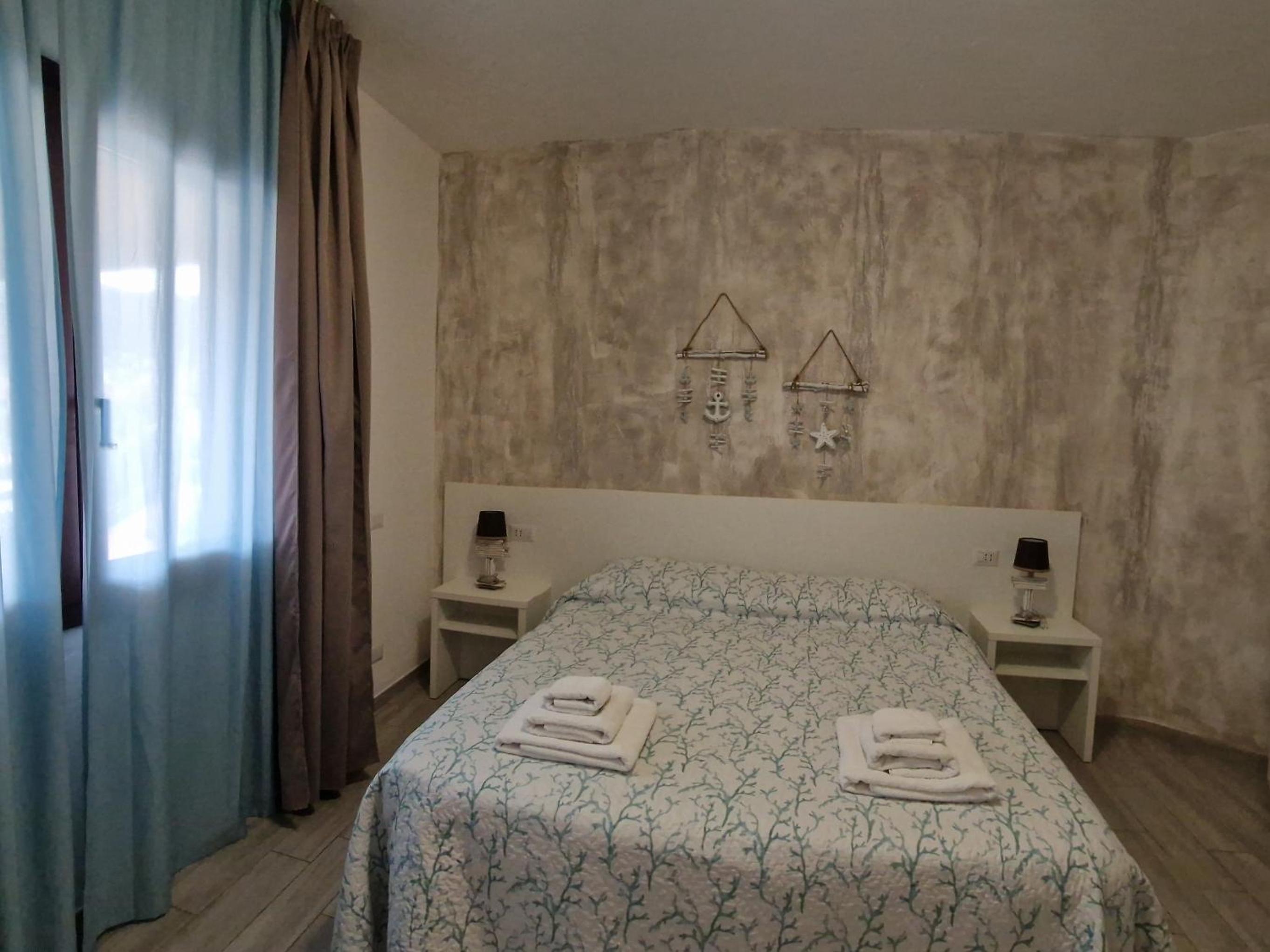 Double or Twin Room with Private Bathroom - Photo 7