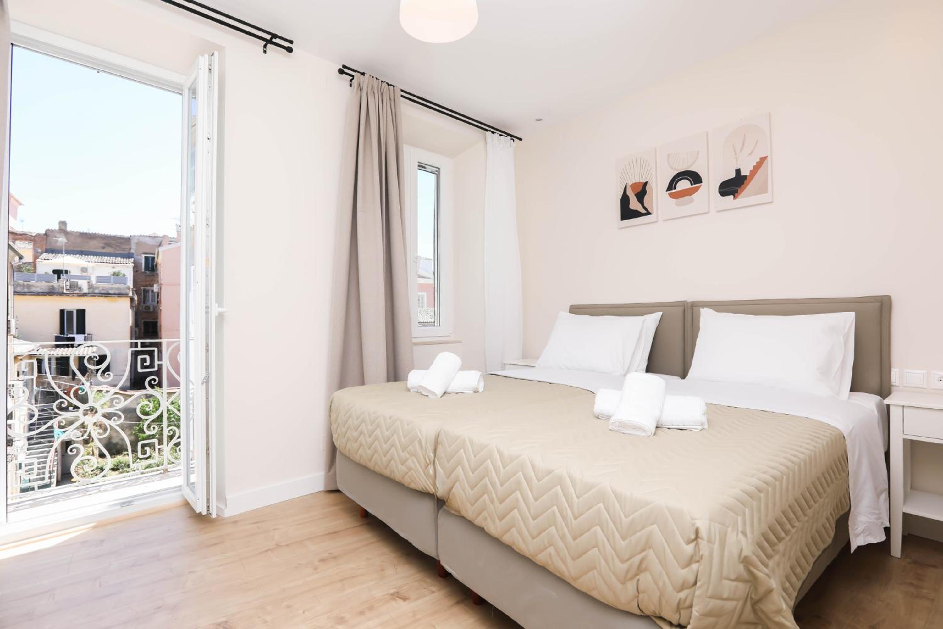 Three-Bedroom Apartment with Balcony photo 2