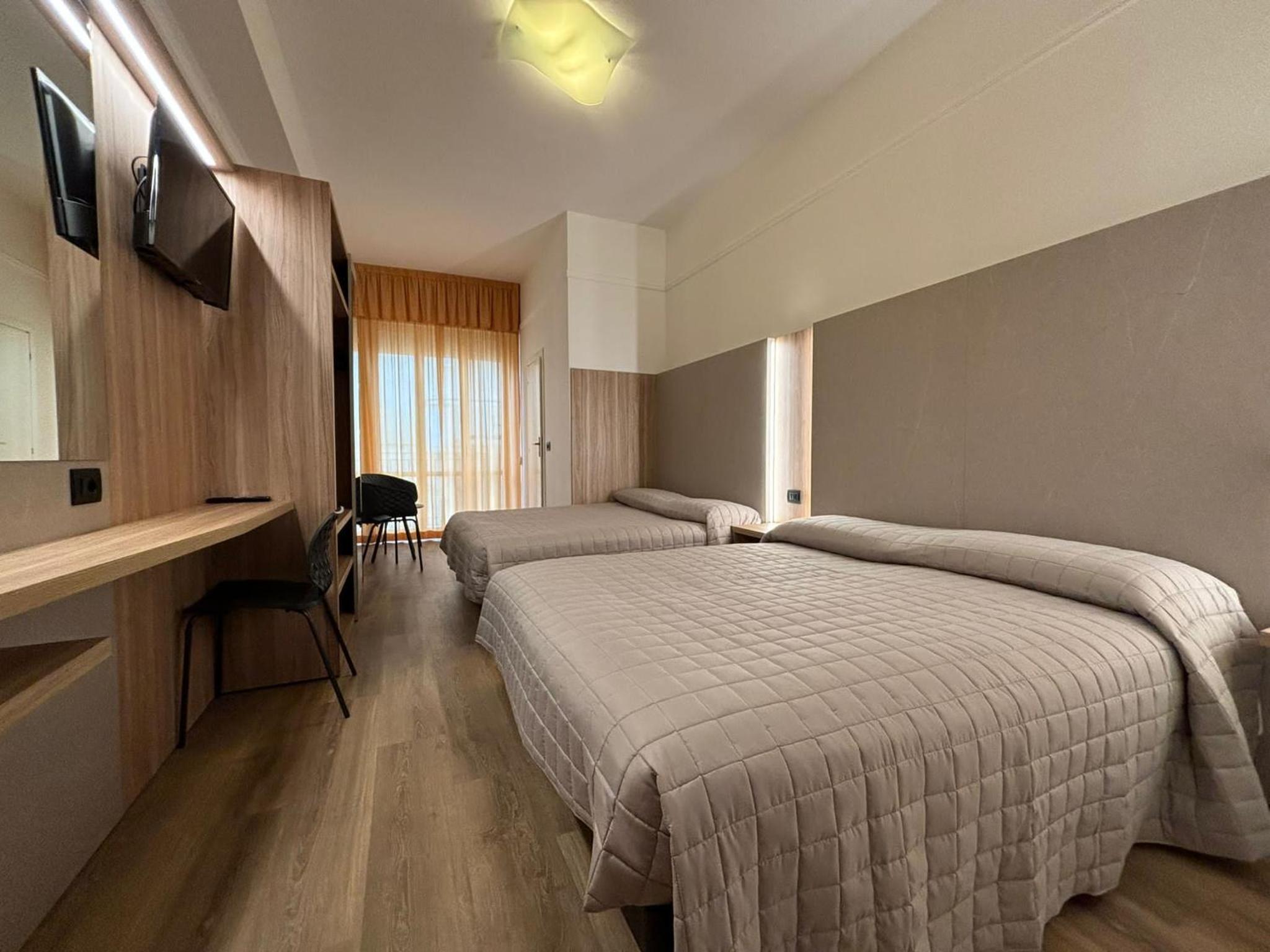Standard Quadruple Room - Photo 12