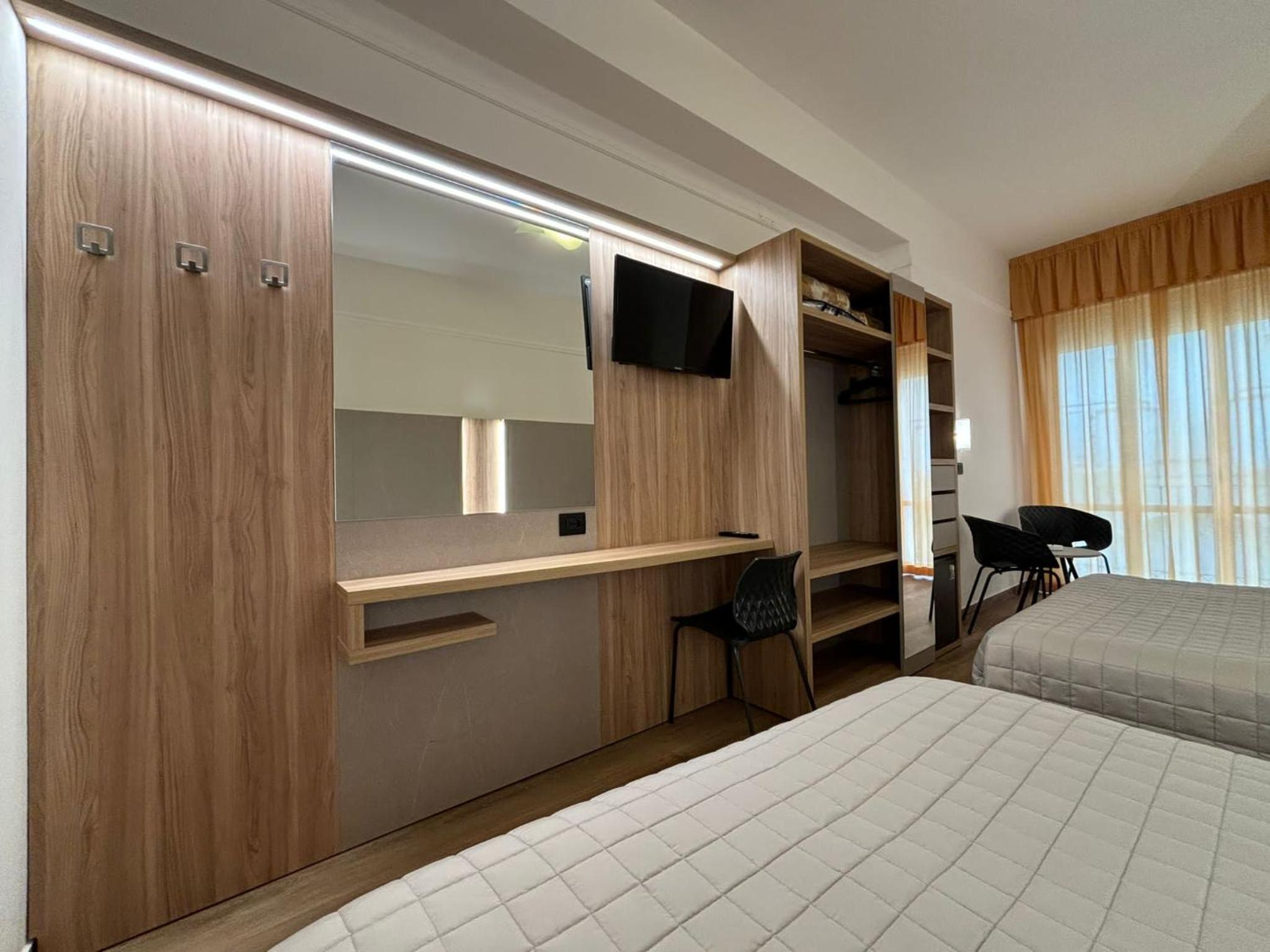 Standard Quadruple Room - Photo 9