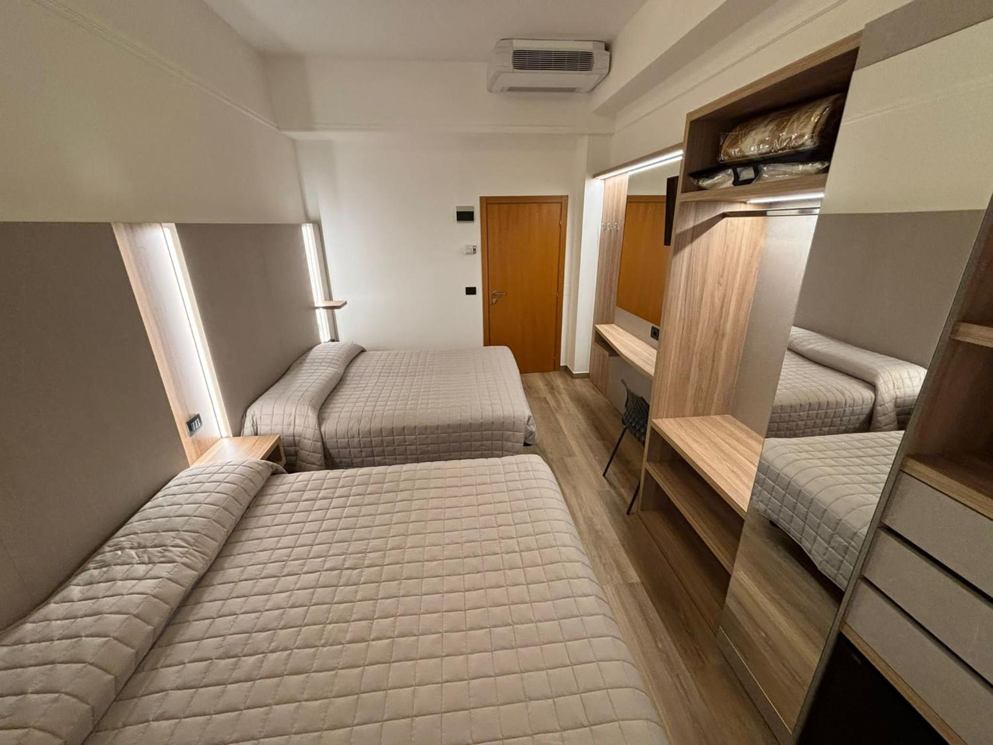 Standard Quadruple Room - Photo 7