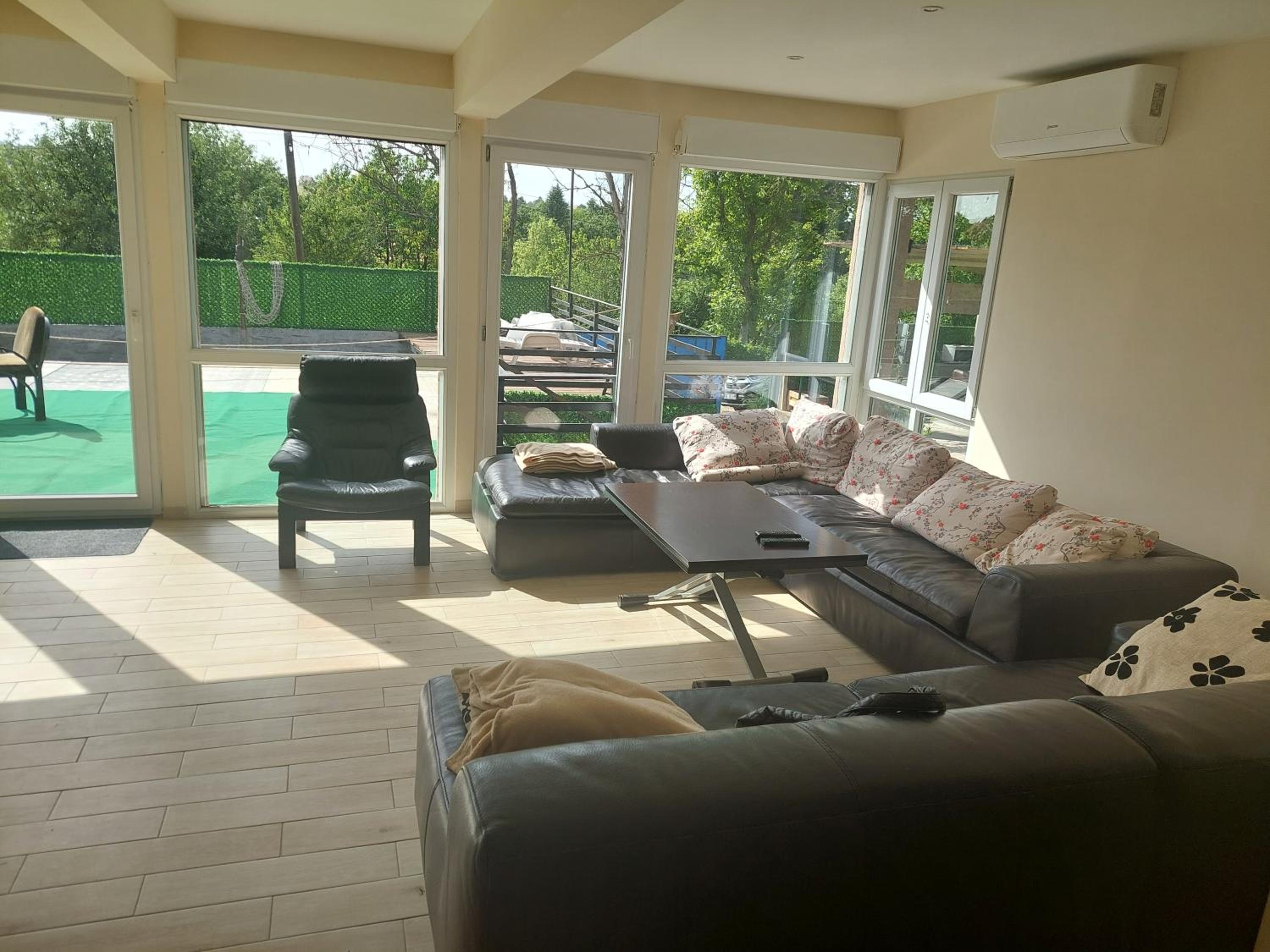 Four-Bedroom House photo 2