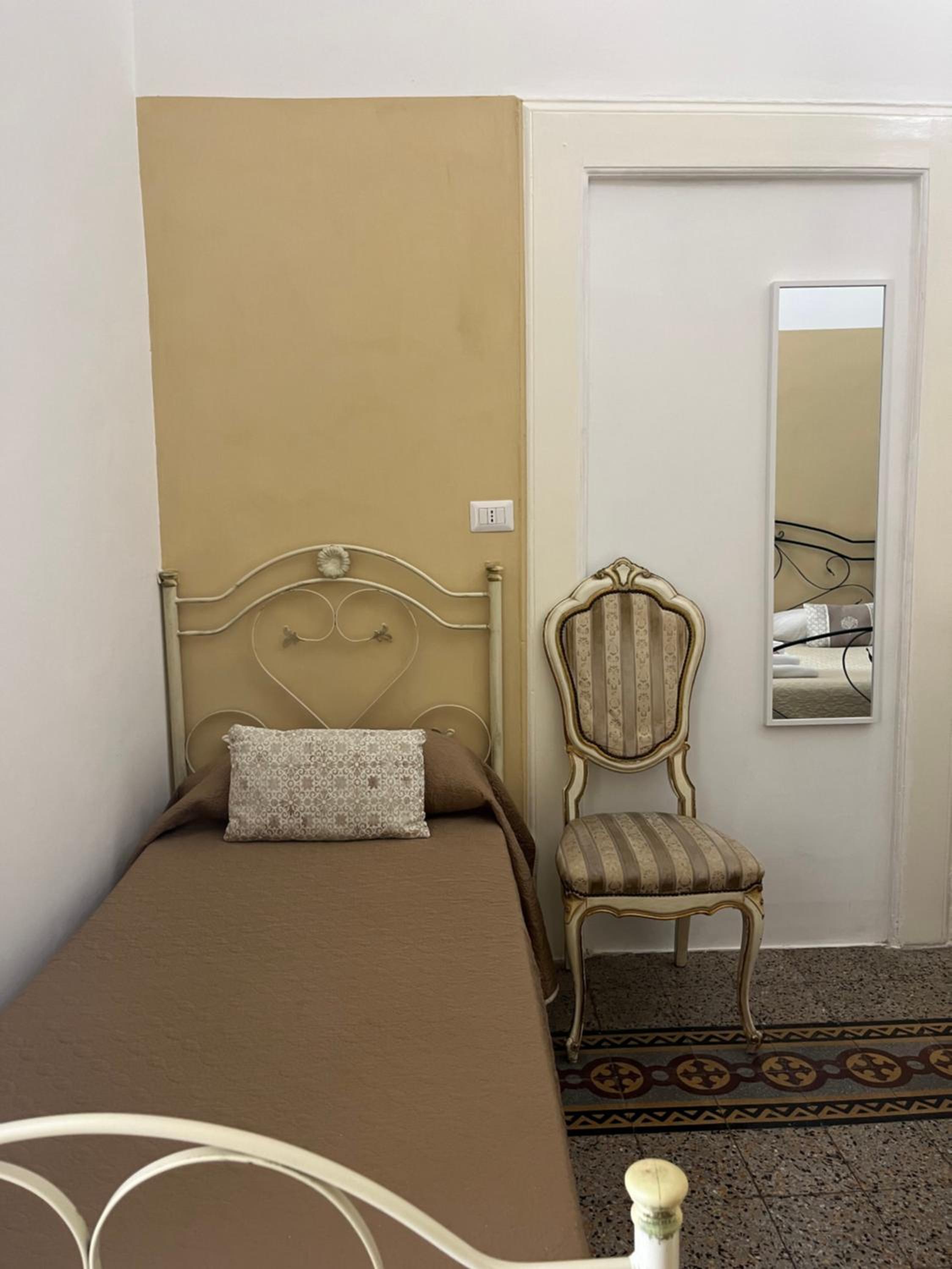 Quadruple Room - Photo 11
