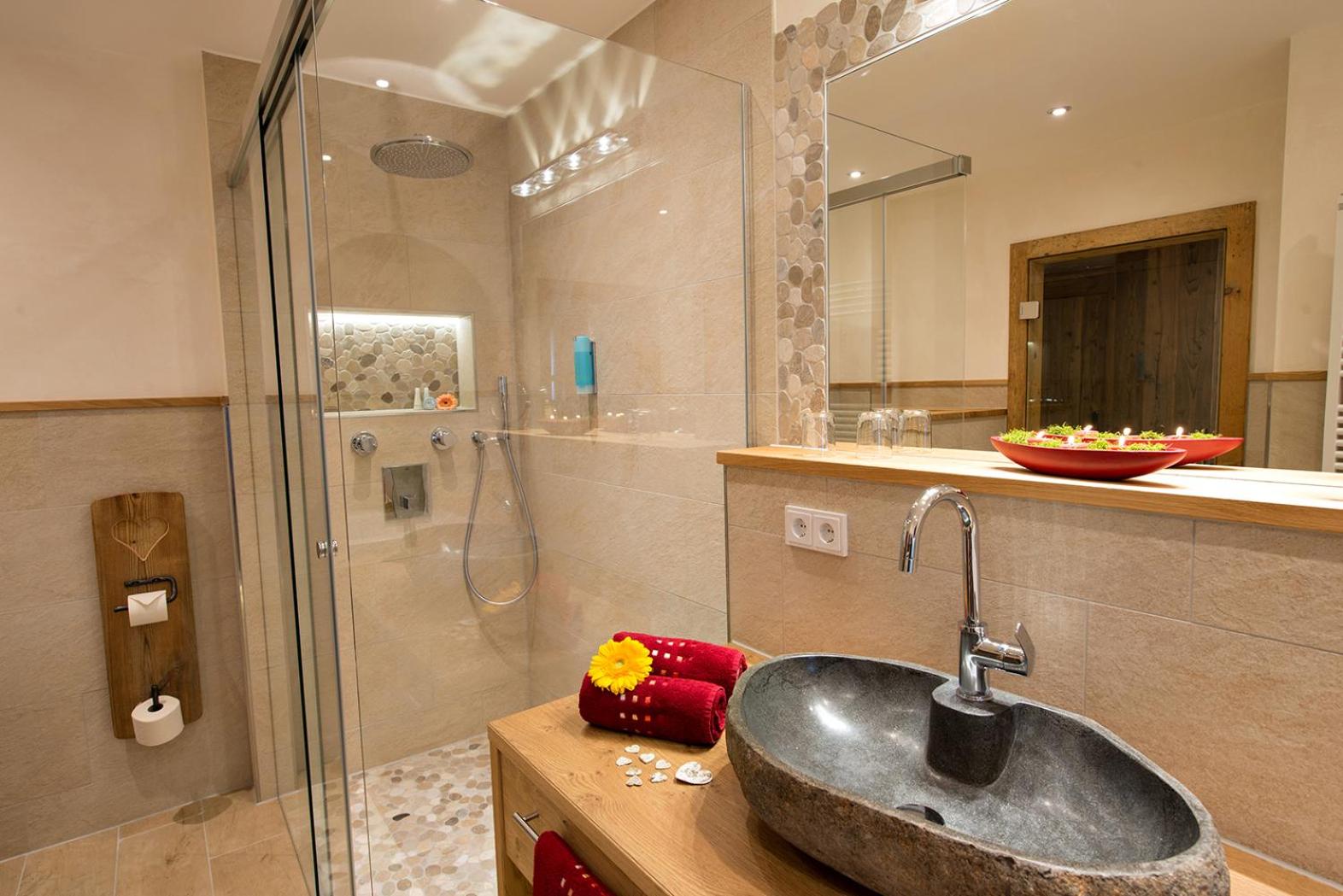Deluxe Double Room - Photo 10