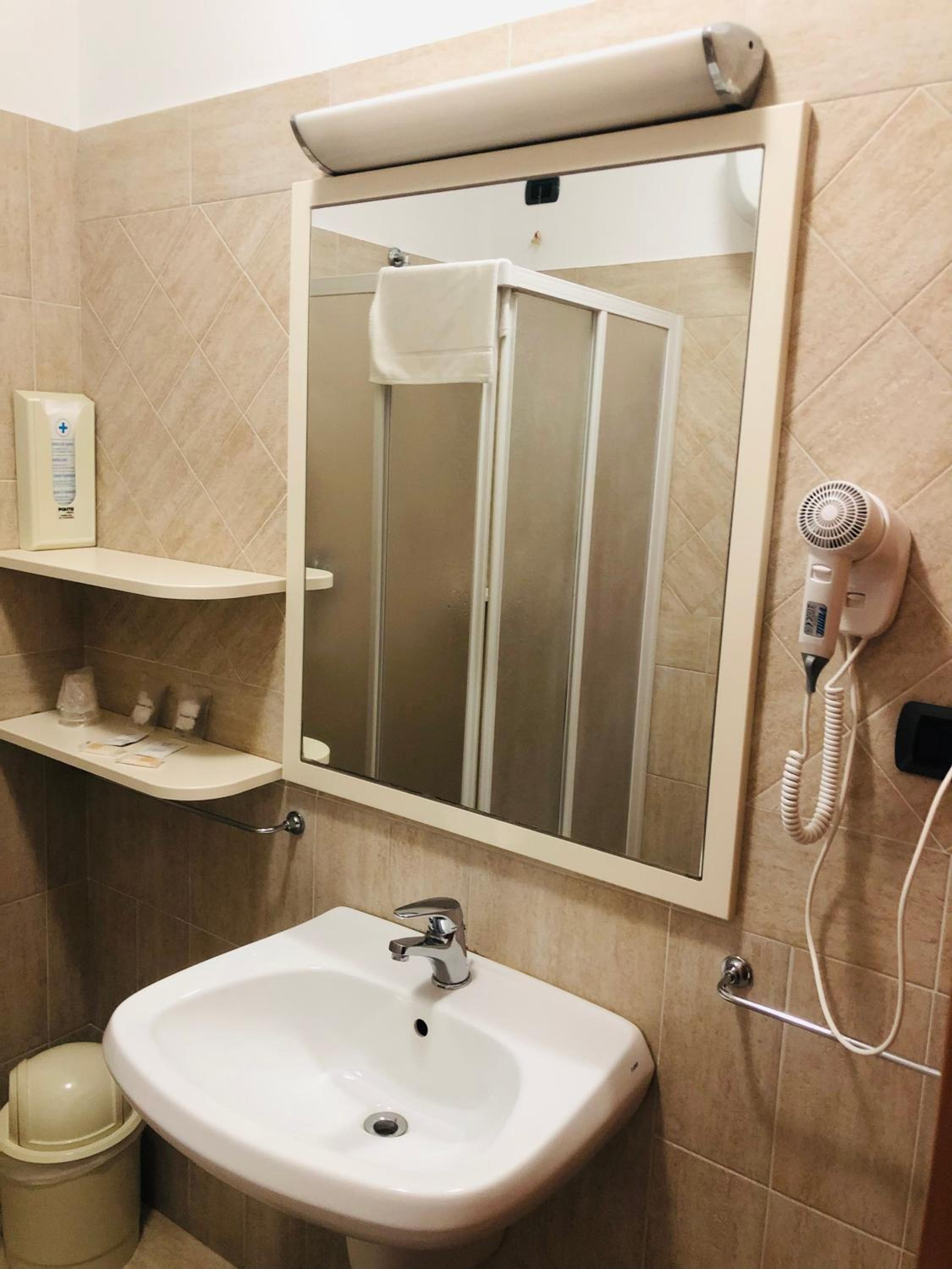 Single Room photo 2