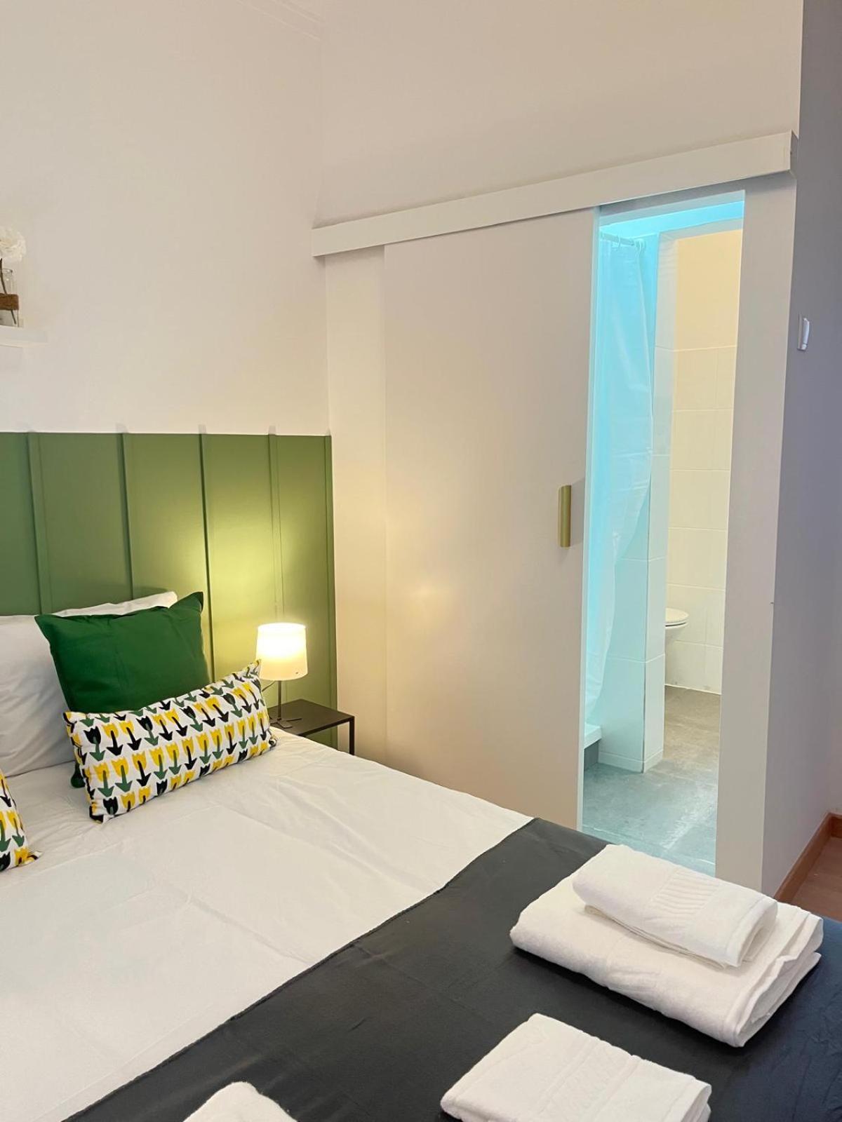 Double Room with Private Bathroom - Photo 2