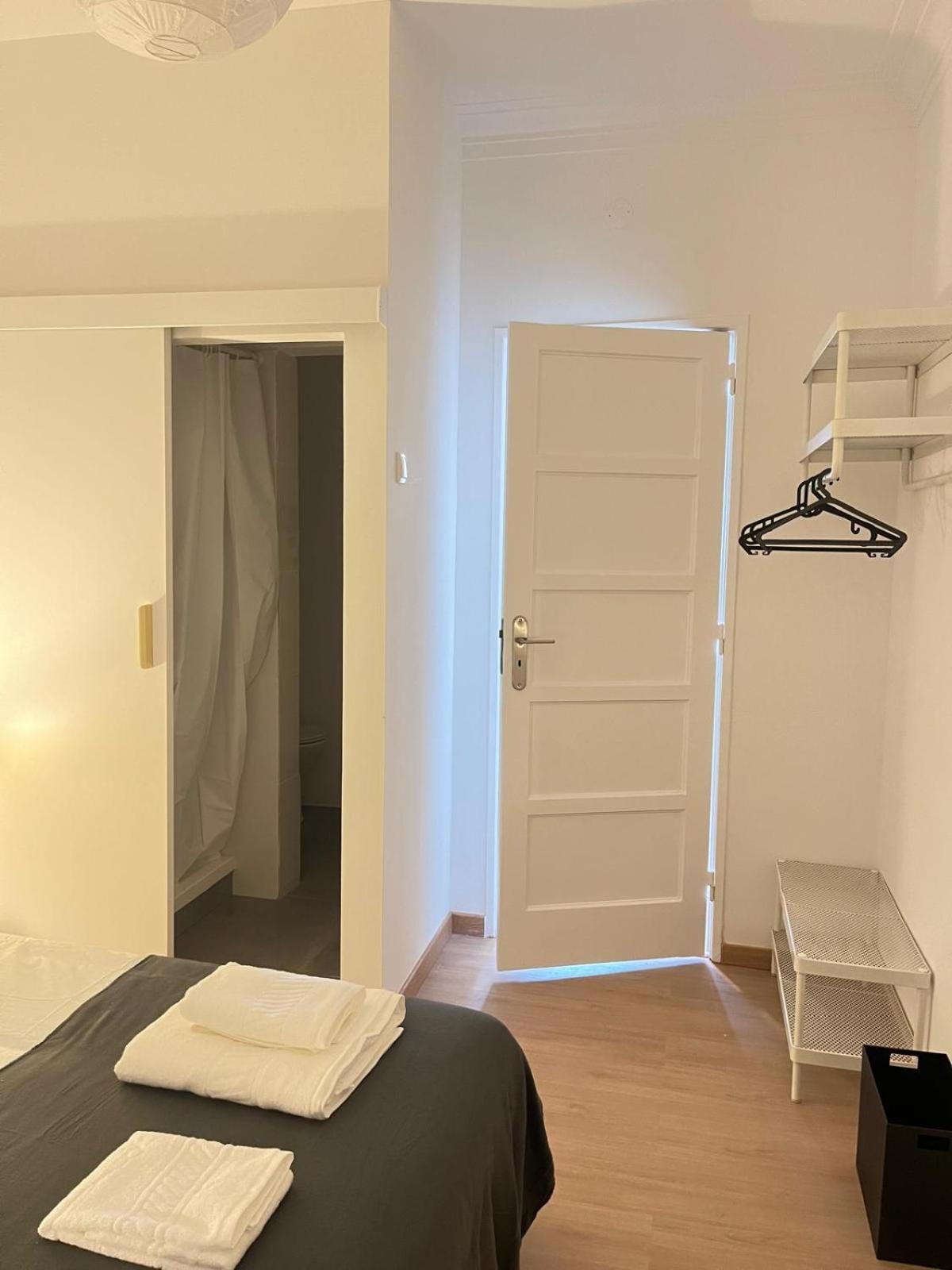Double Room with Private Bathroom - Photo 3