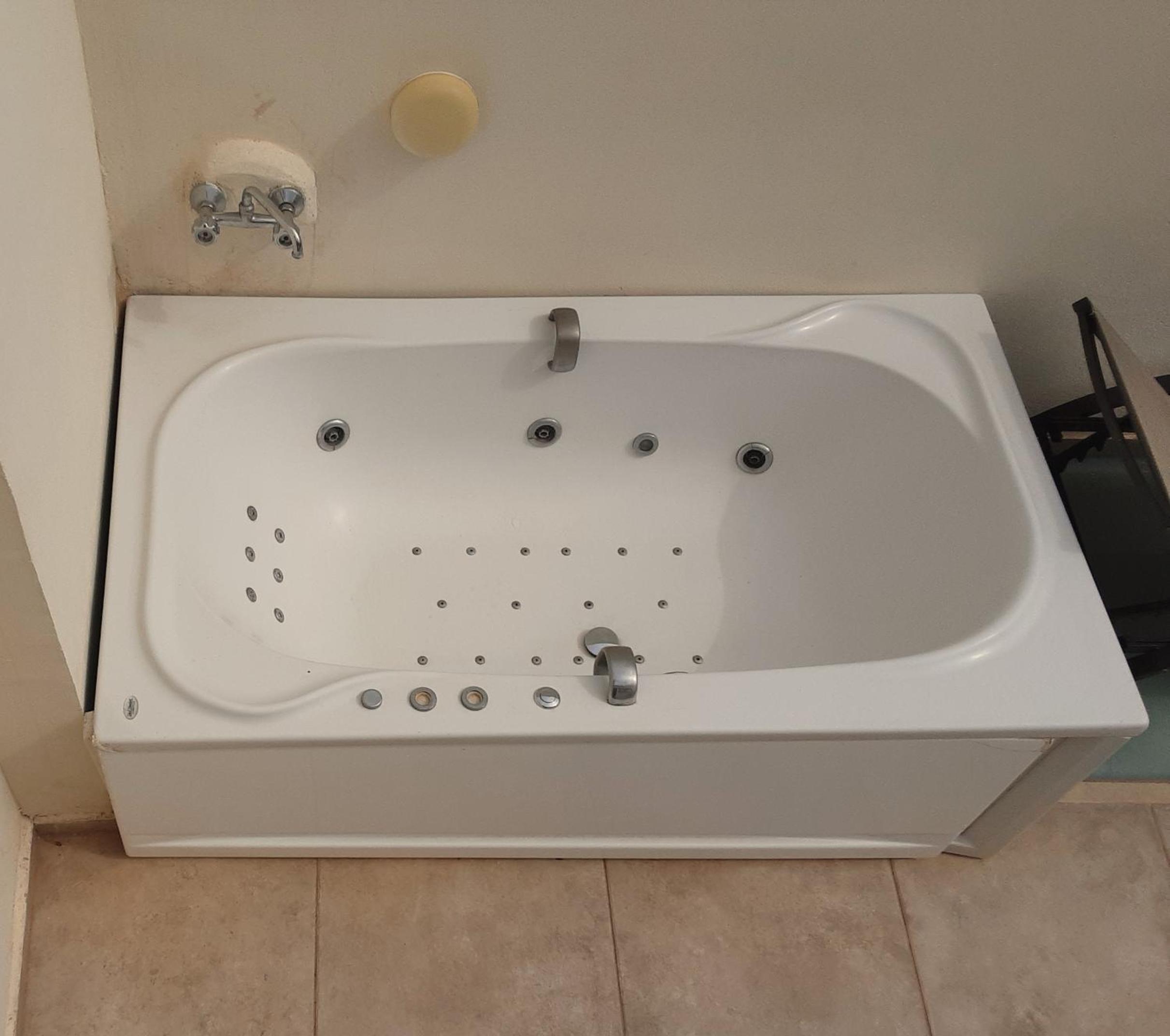 Queen Suite with Spa Bath photo 3