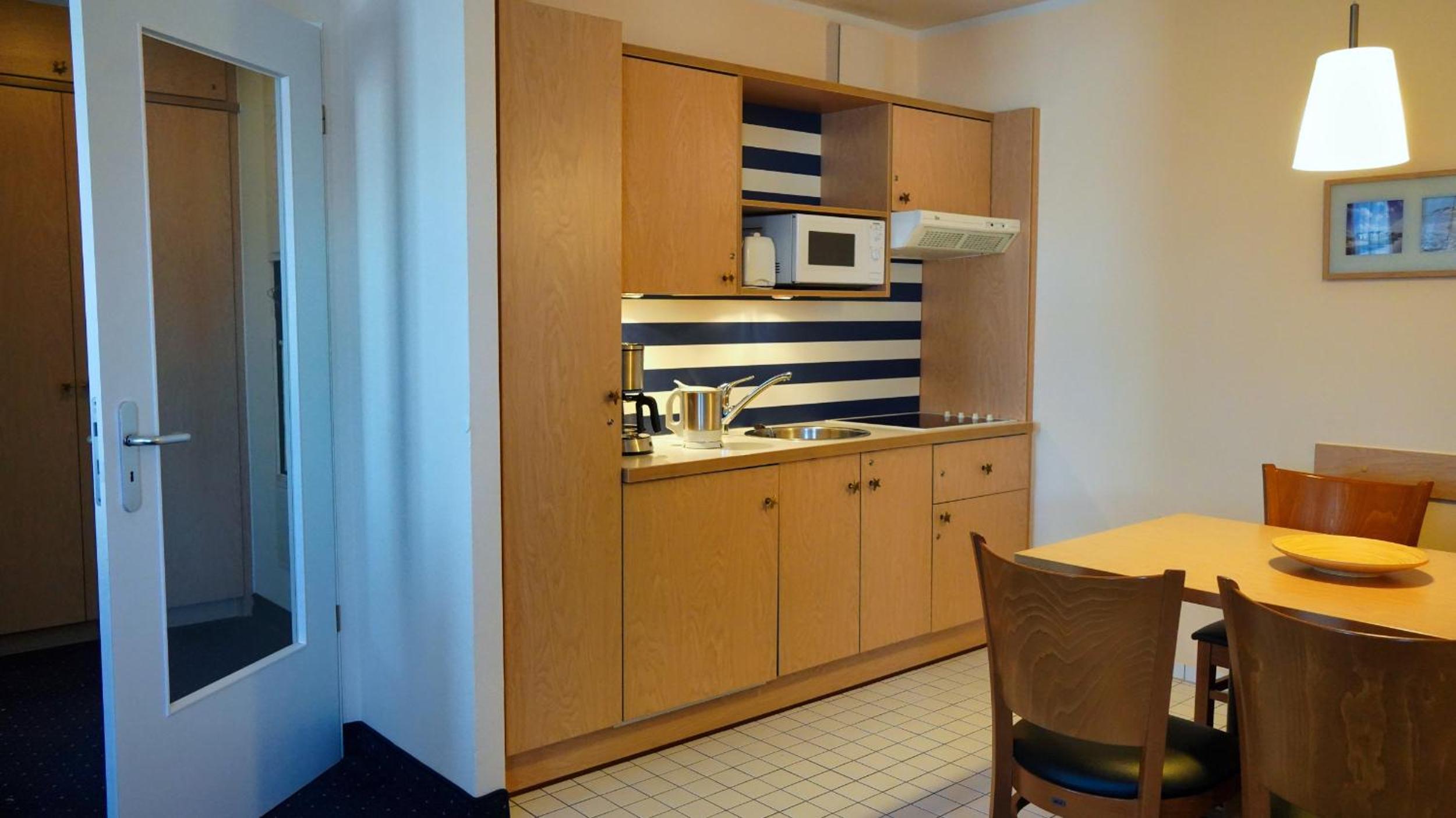 Apartment with Balcony and Sea View photo 3