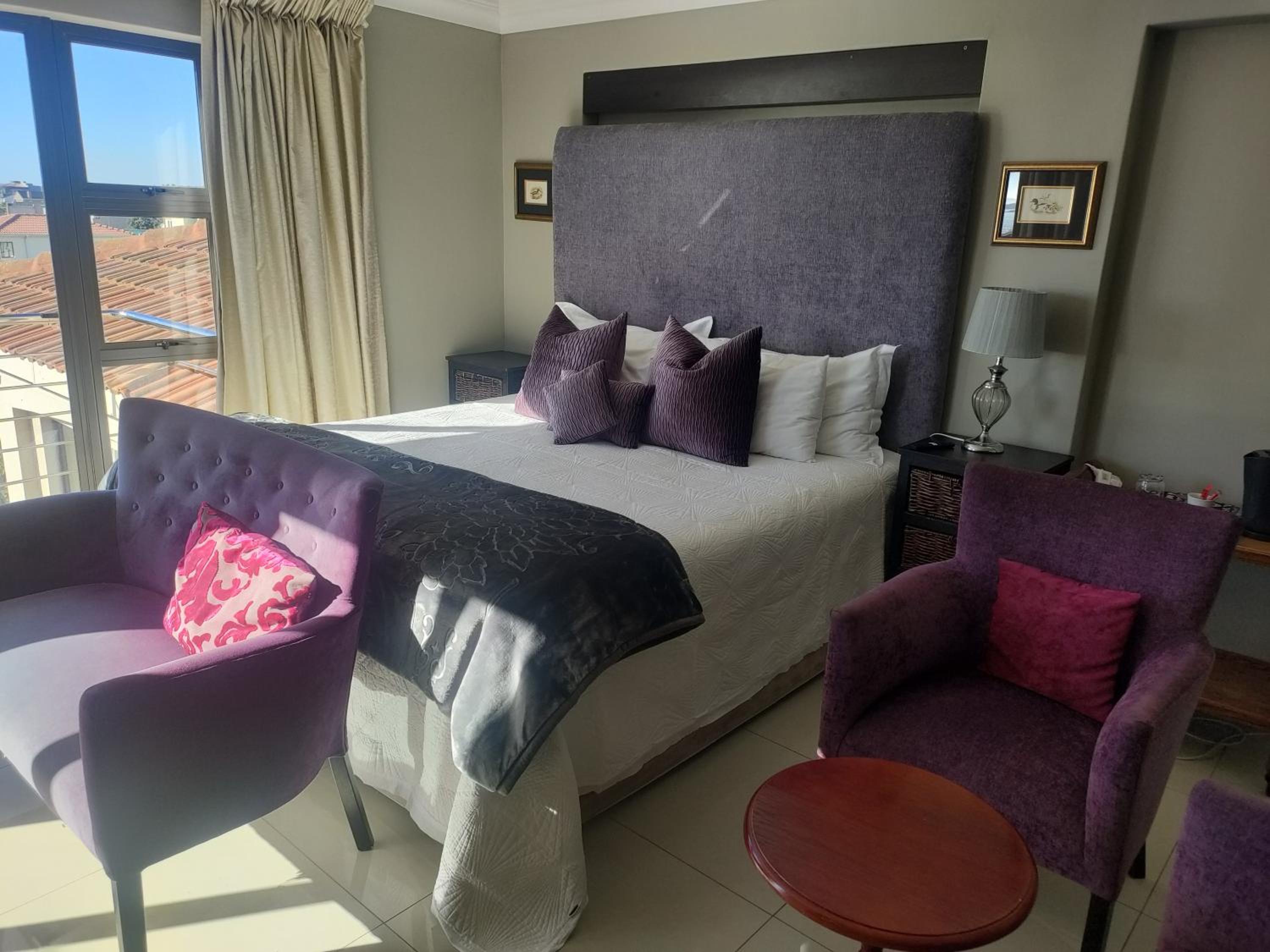 King Room with Balcony - Photo 1