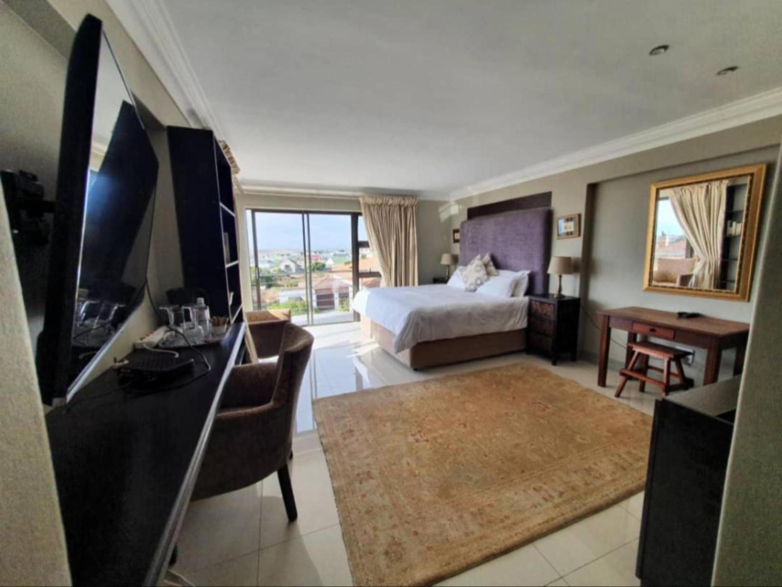 King Room with Balcony - Photo 3