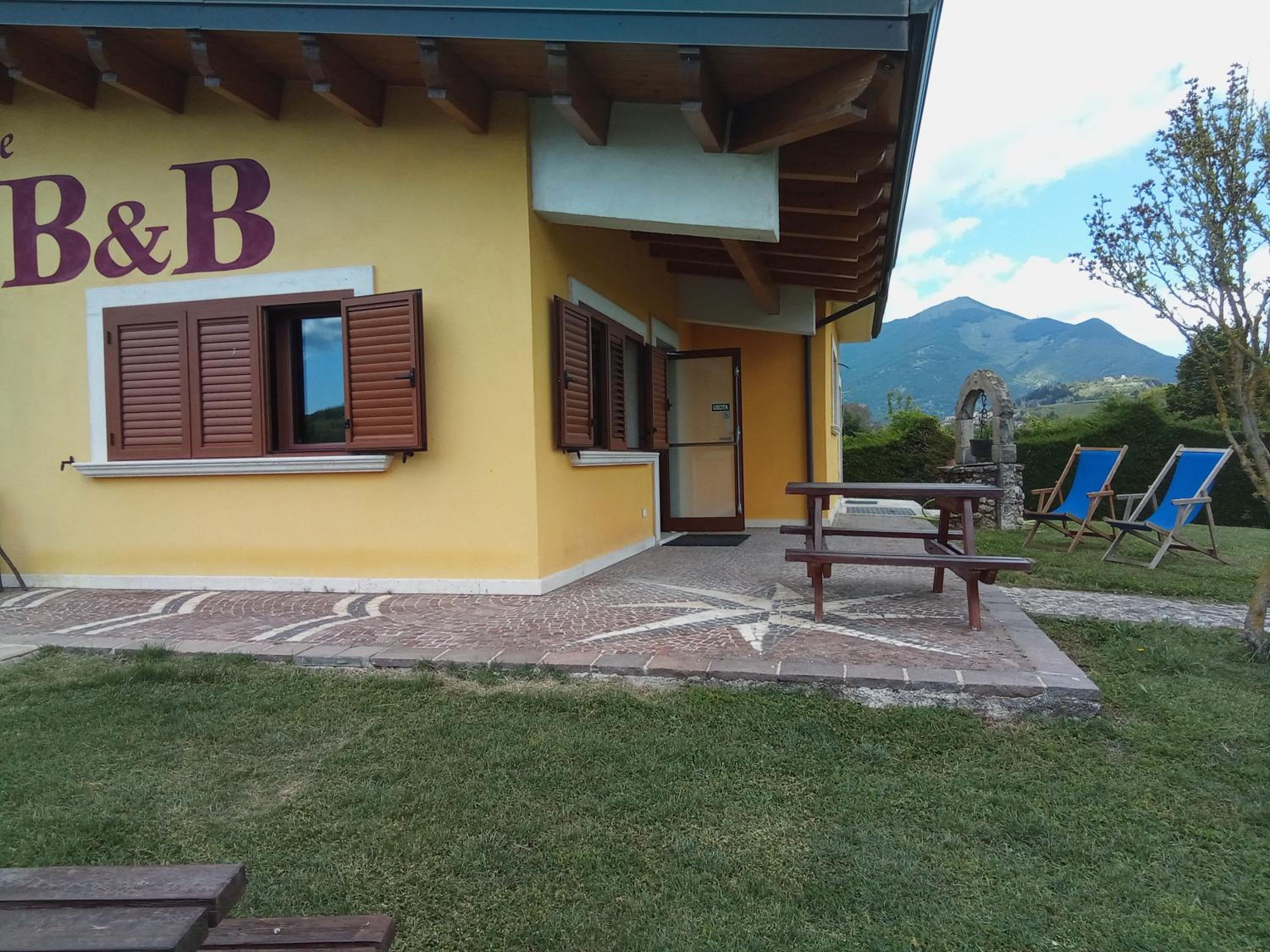 Double or Twin Room with Garden View - Photo 8