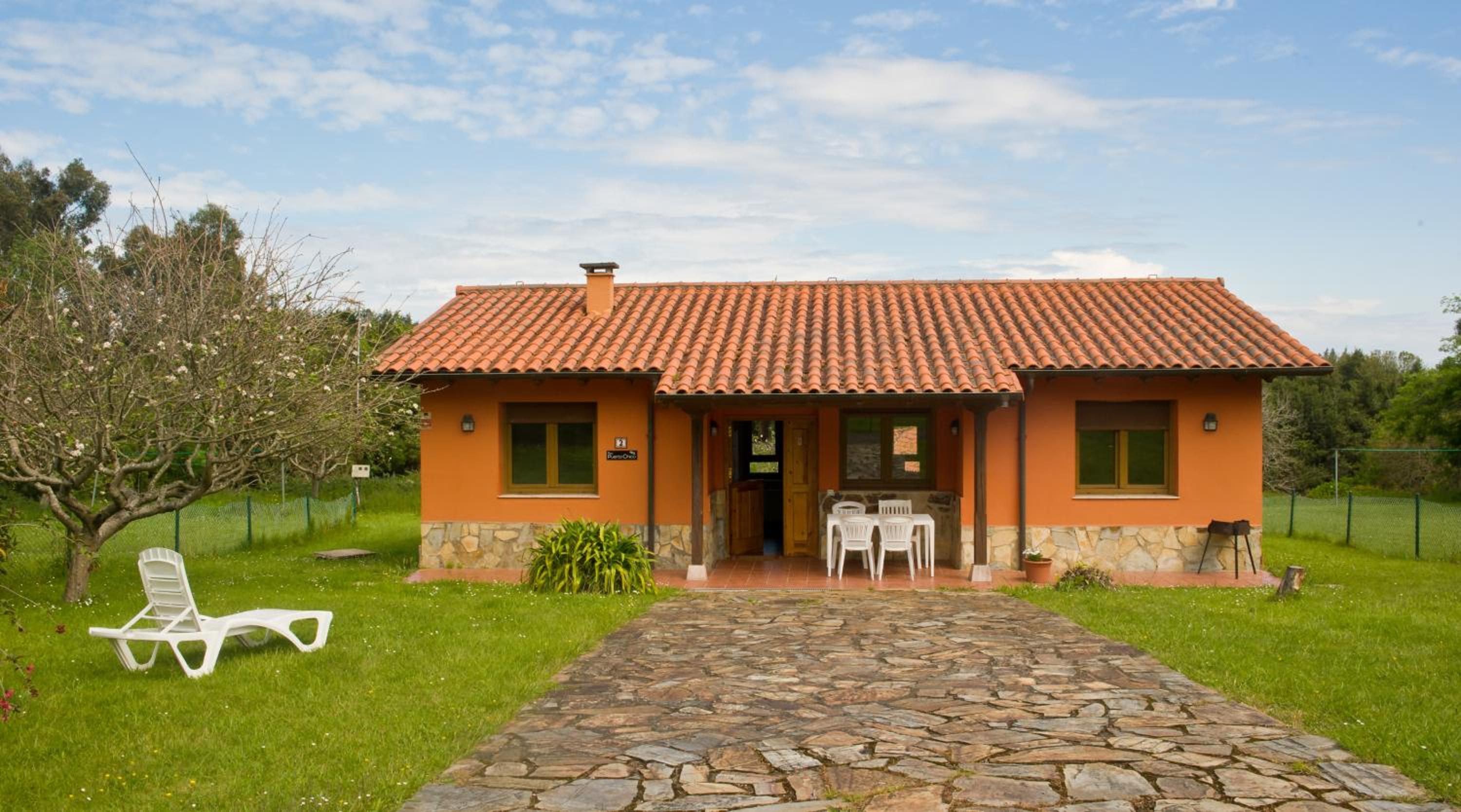 Eight-Bedroom House photo 3