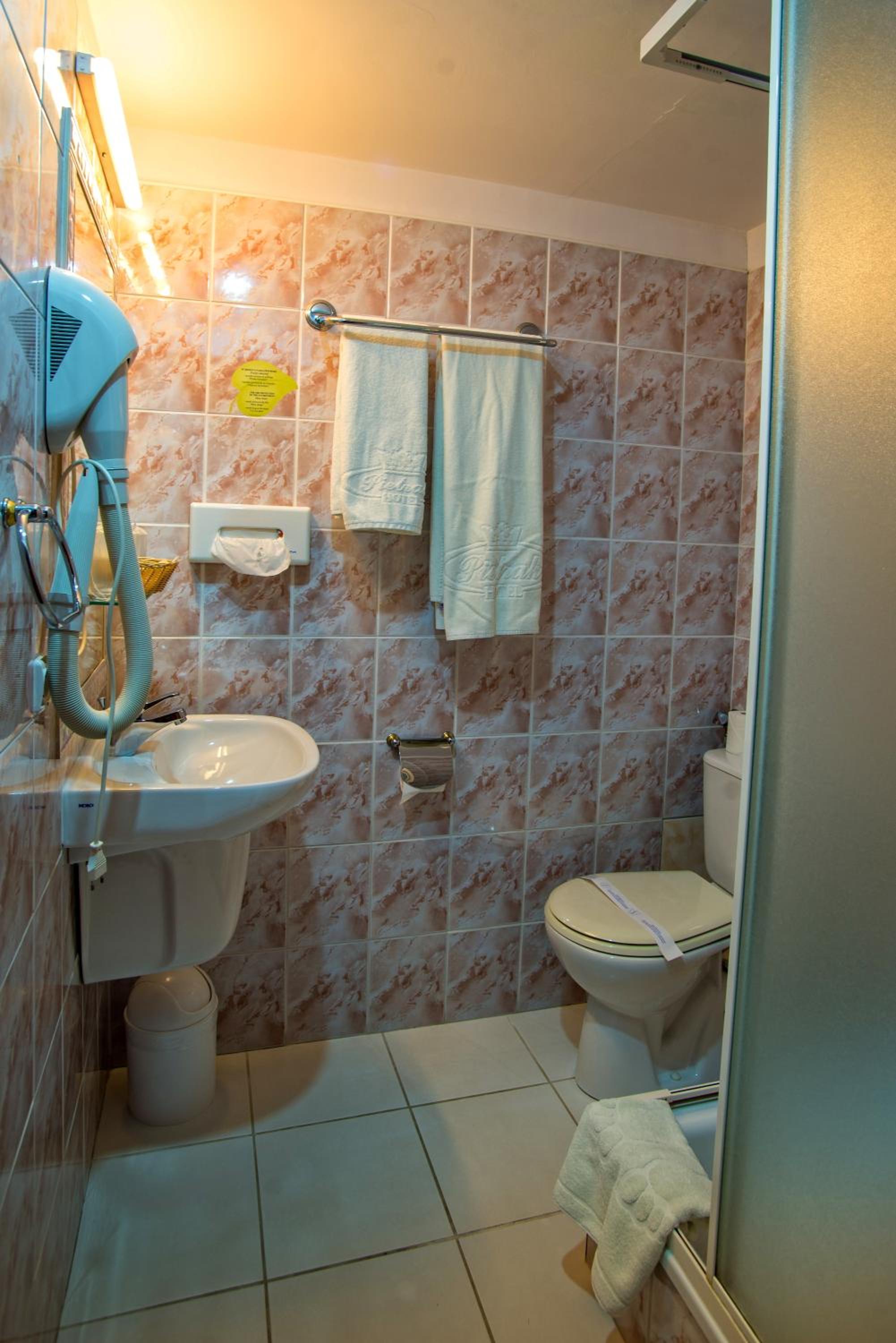 One-Bedroom Apartment - Photo 7