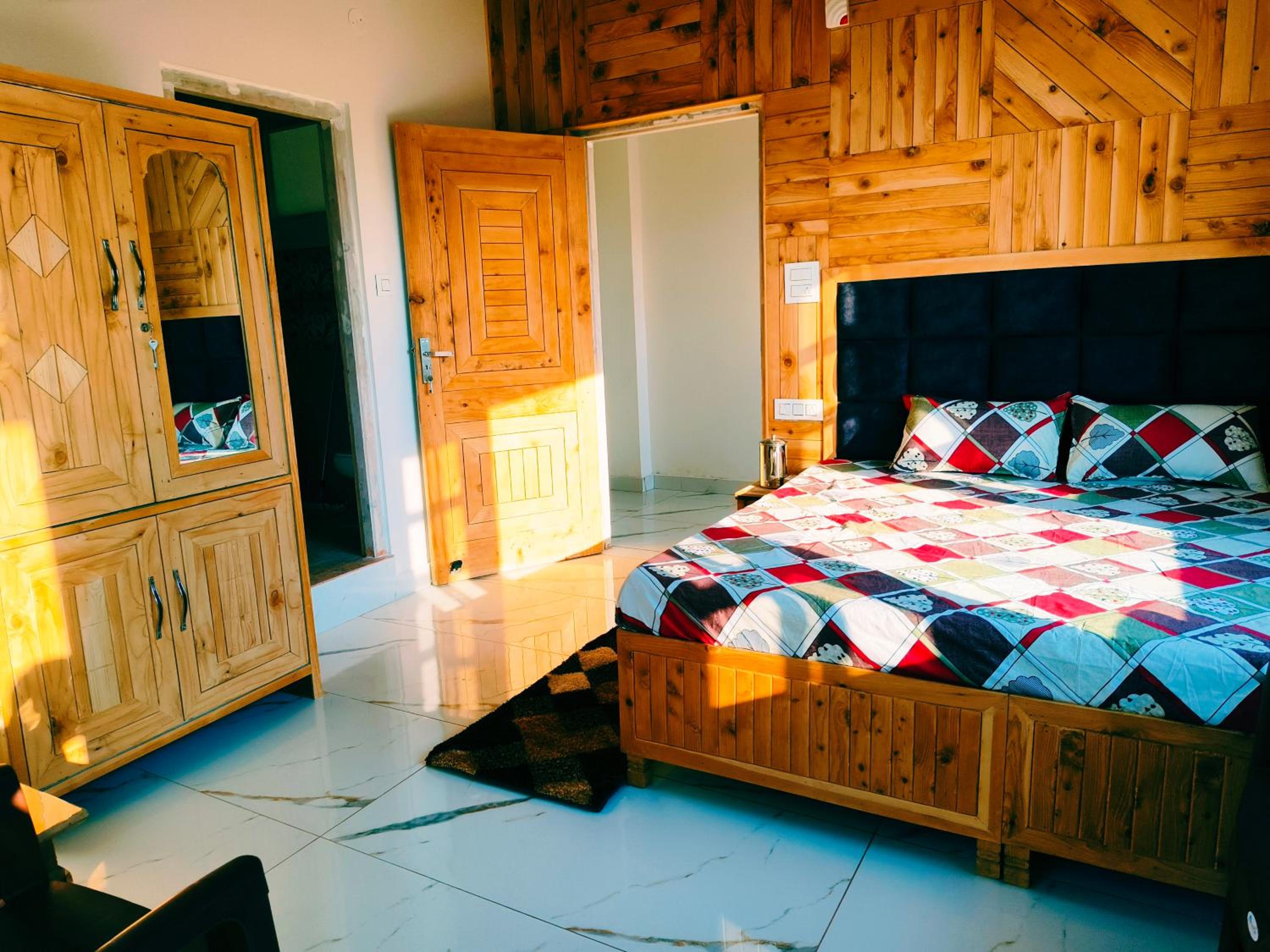 Double Room with Private Bathroom photo 3