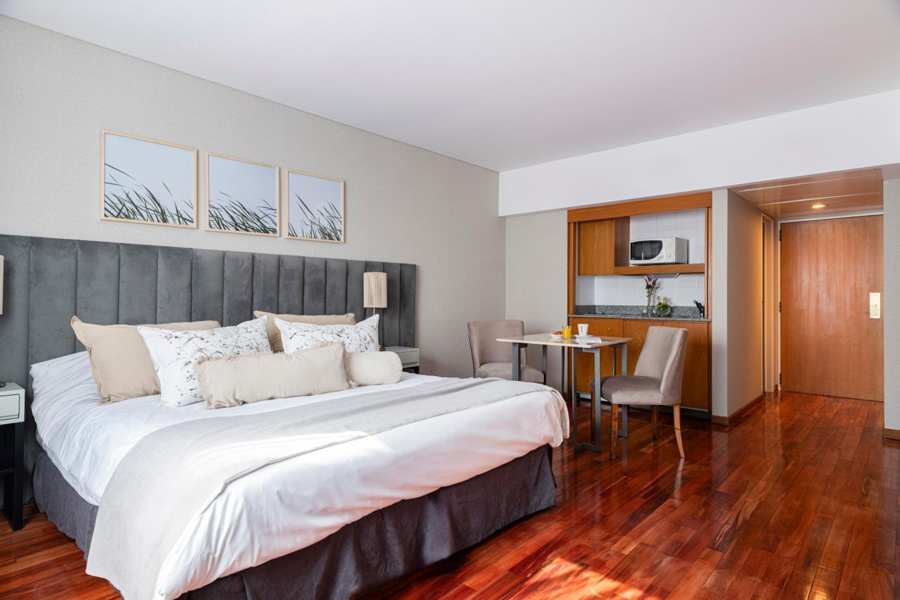 Standard King Room photo 2