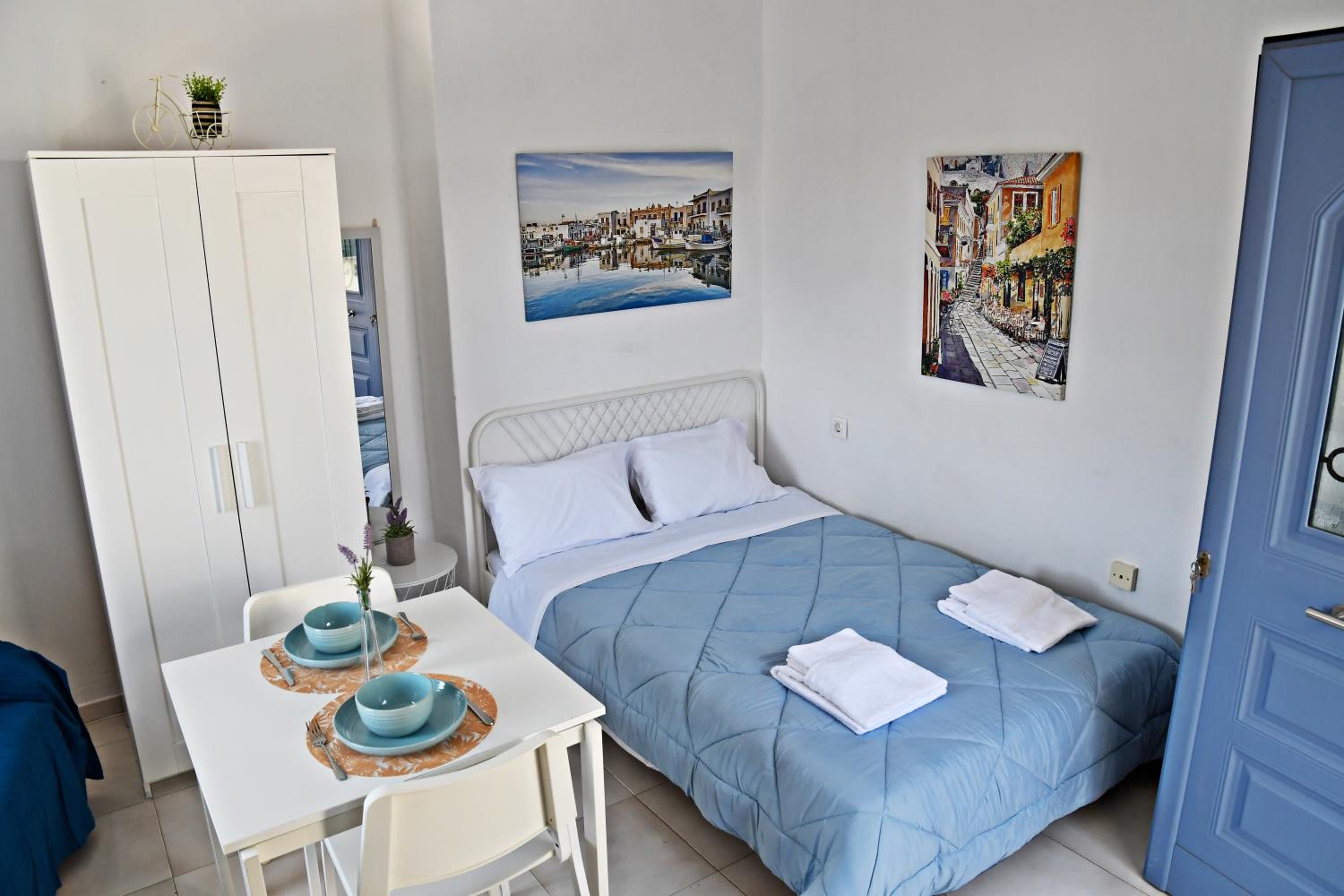 One-Bedroom Apartment photo 1