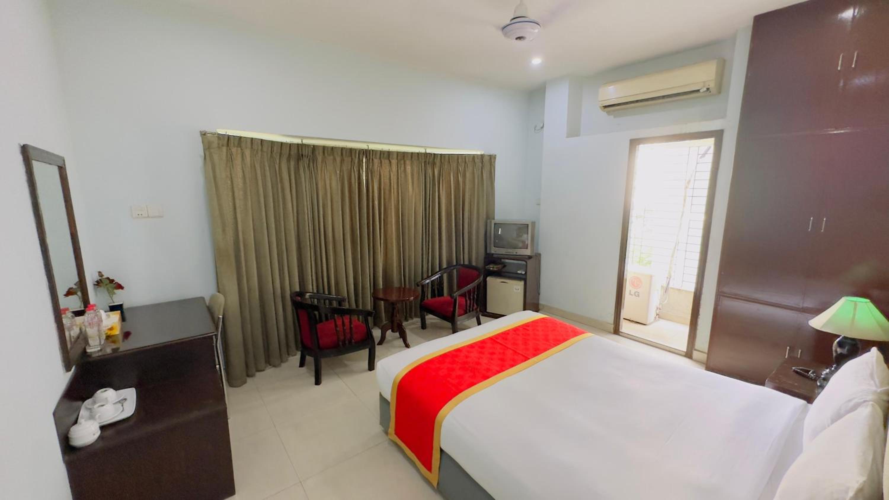 Deluxe King Room photo 1