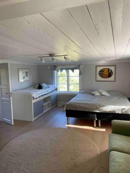 Three-Bedroom House photo 2