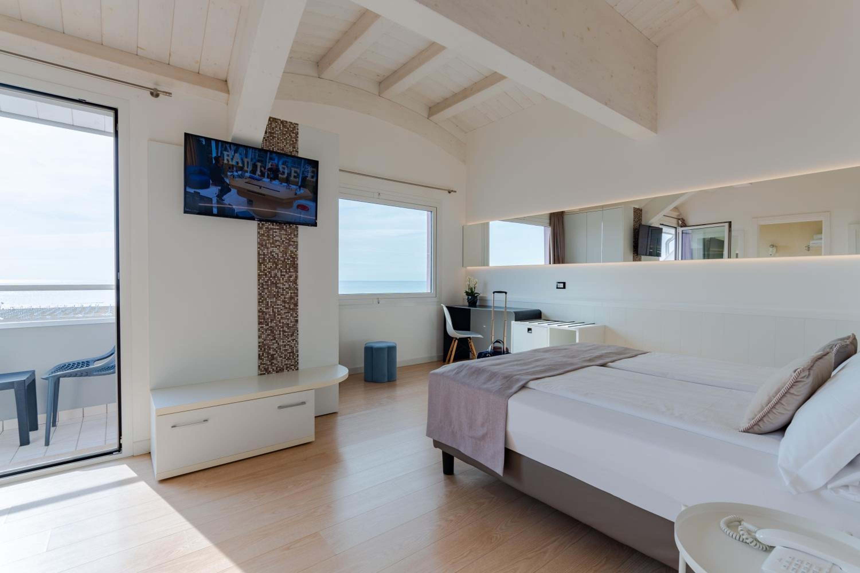 Deluxe Suite photo 1