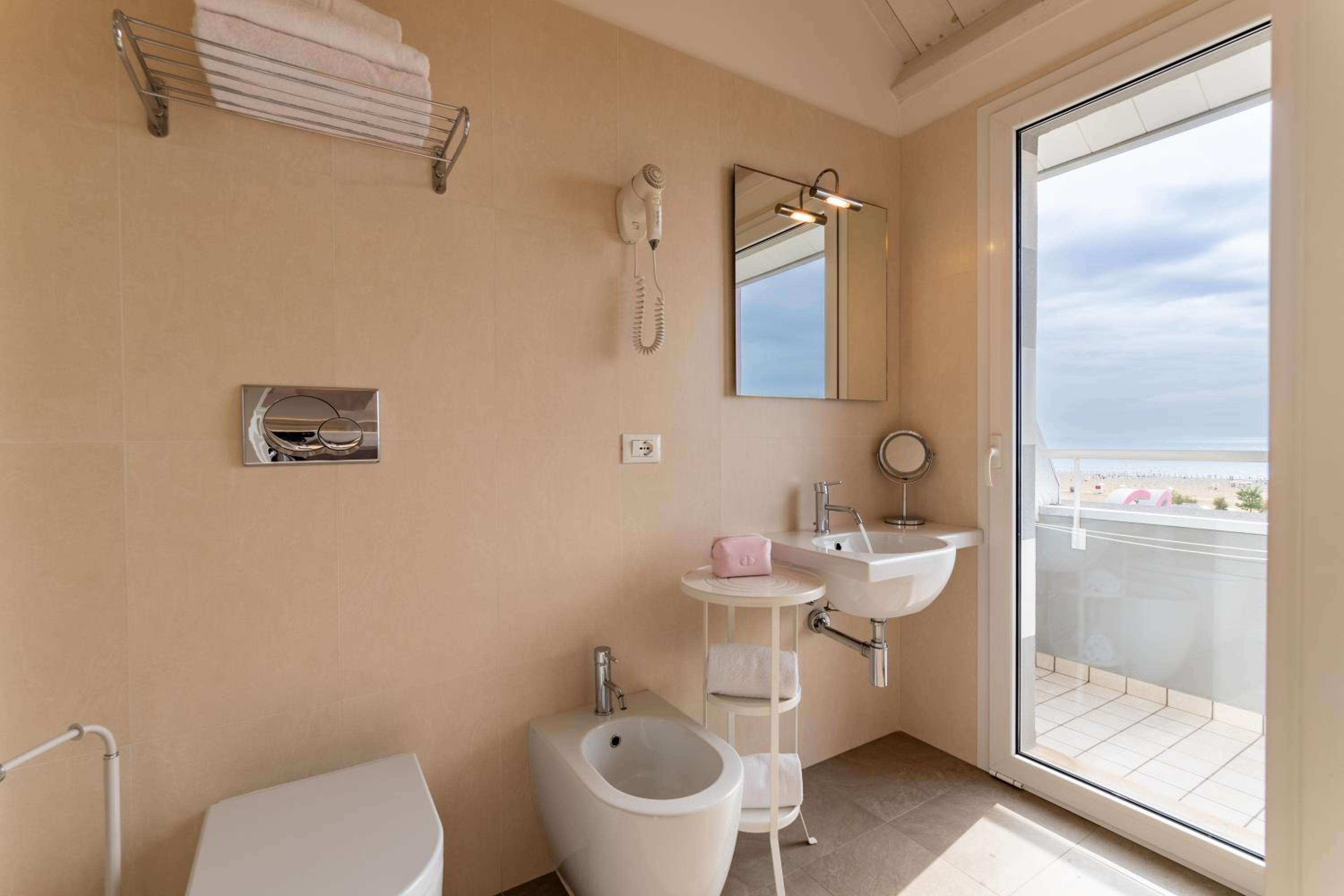 Deluxe Suite photo 2