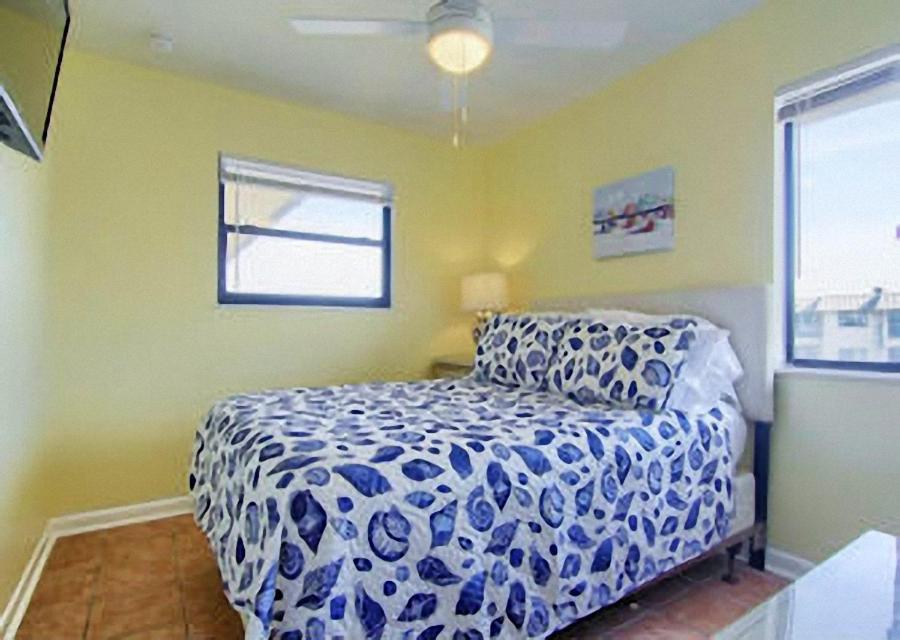 One-Bedroom Apartment - Oceanfront photo 3