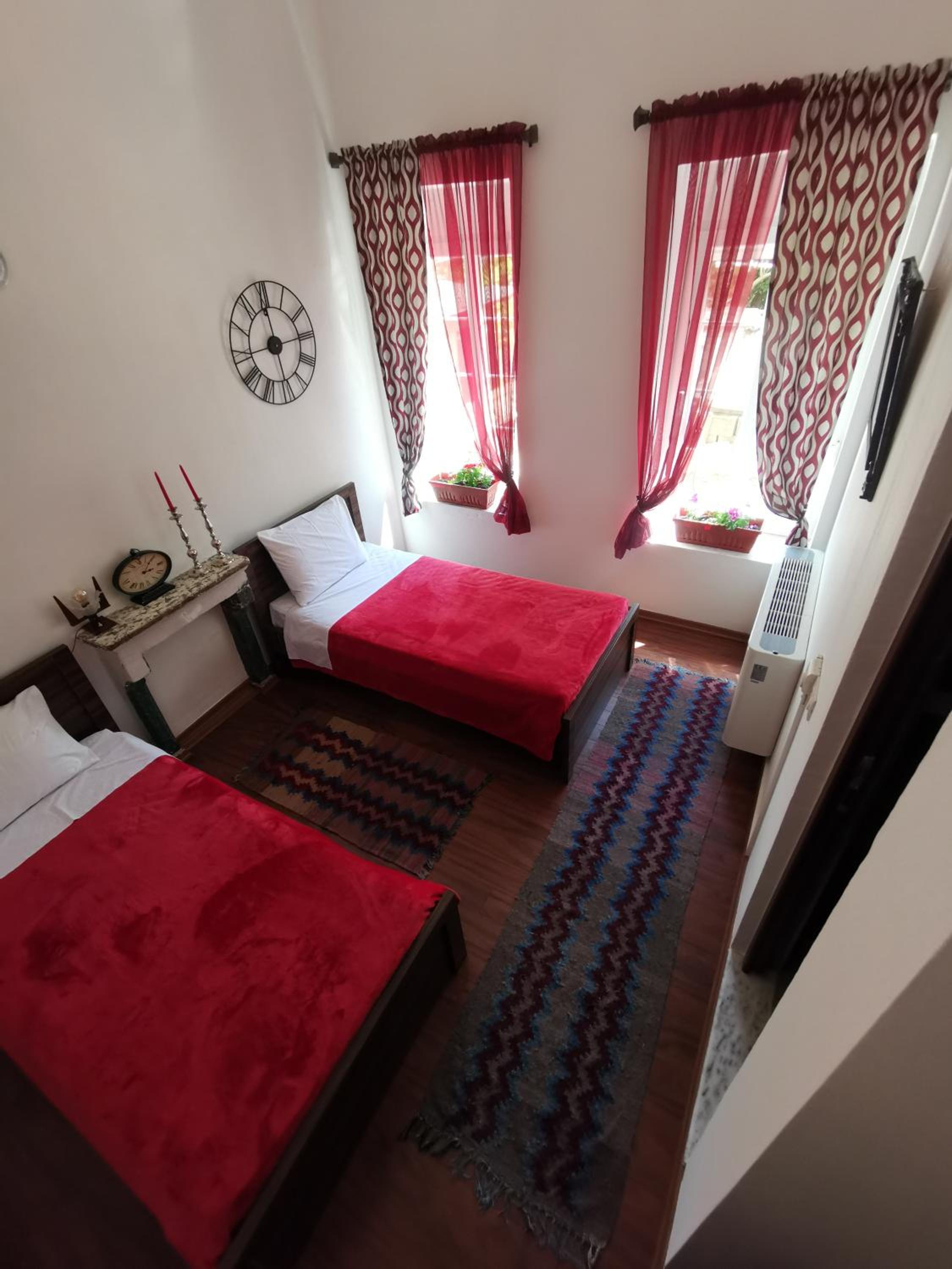 Twin Room with Private Bathroom photo 1