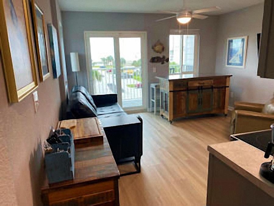 One-Bedroom Apartment with Ocean View photo 1