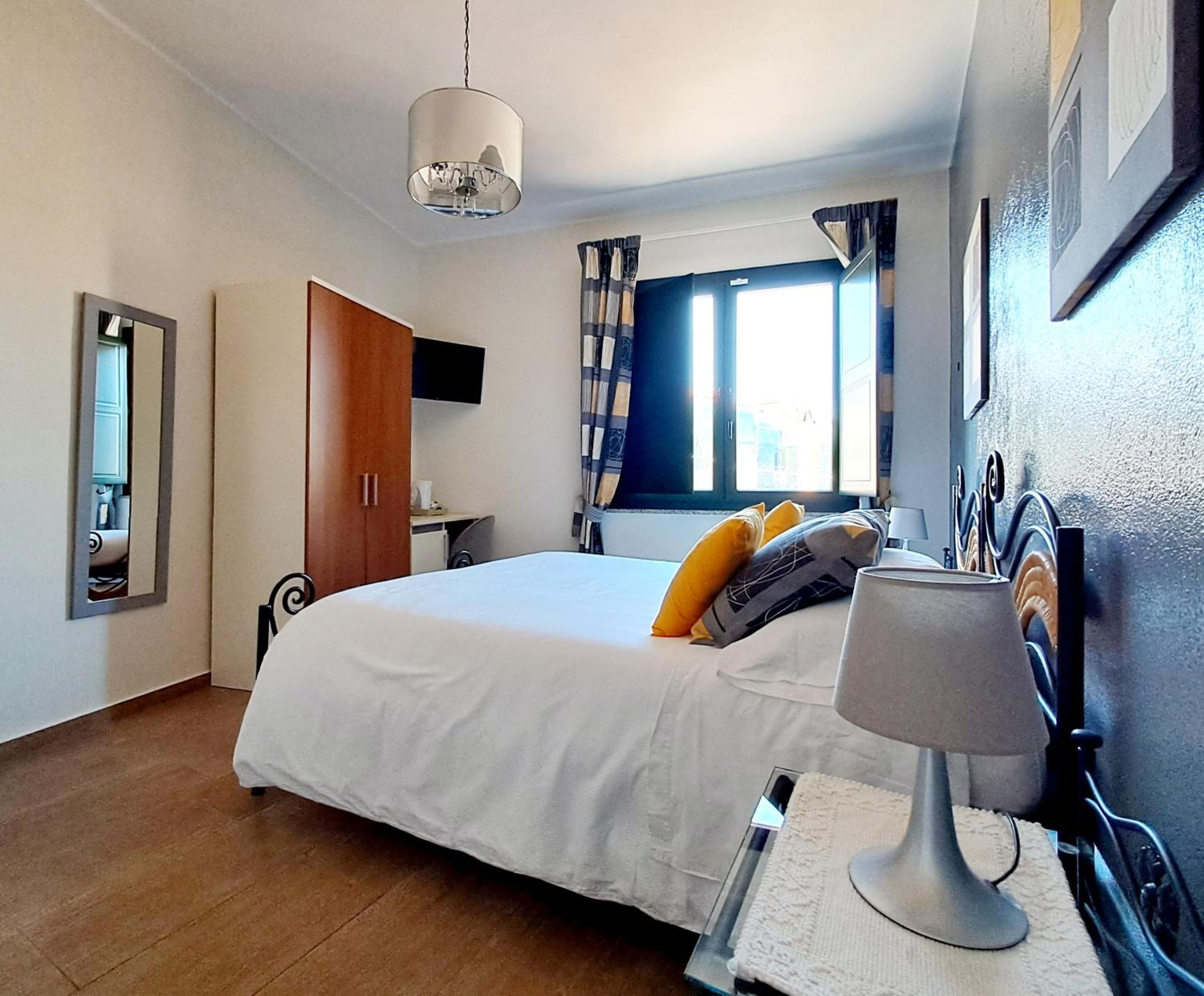 Double or Twin Room with Private External Bathroom photo 3