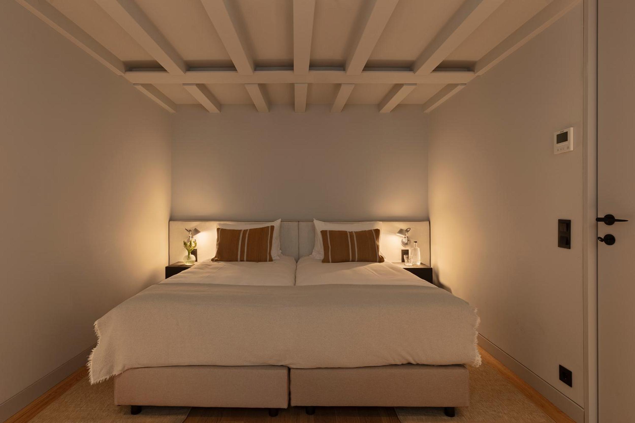 Two Bedroom Duplex Apartment with City View - Photo 9