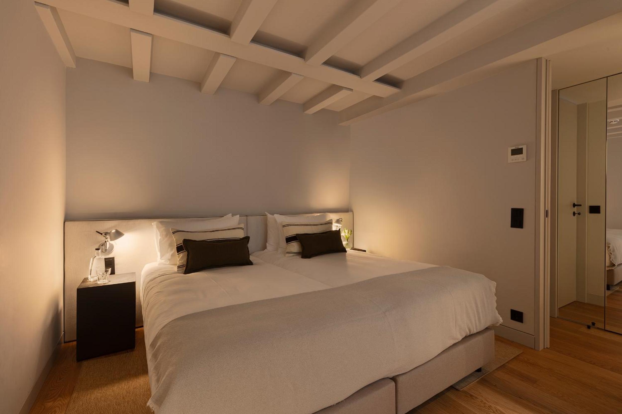 Two Bedroom Duplex Apartment with City View - Photo 11