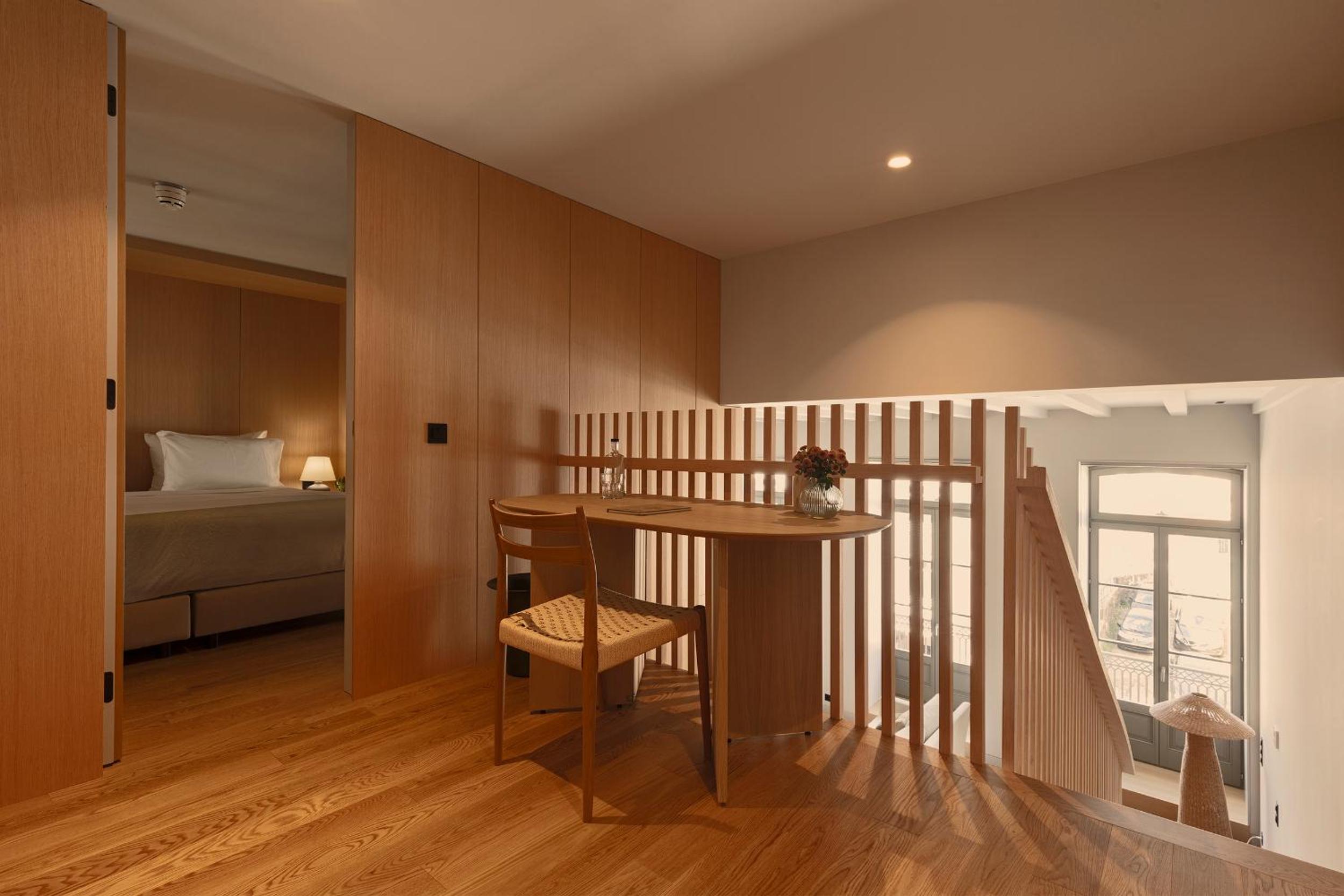 Two Bedroom Duplex Apartment with City View - Photo 3