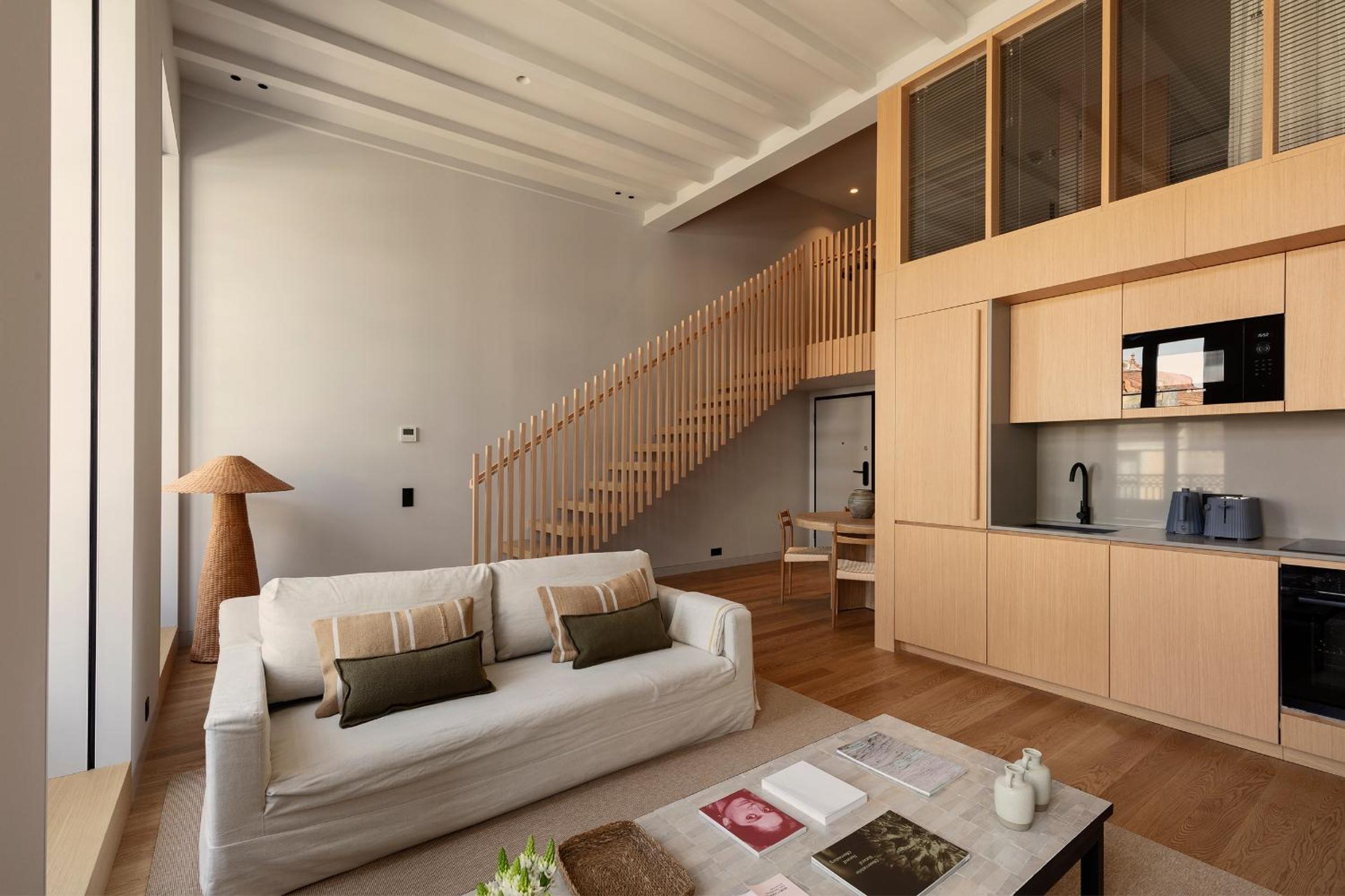 Two Bedroom Duplex Apartment with City View - Photo 2