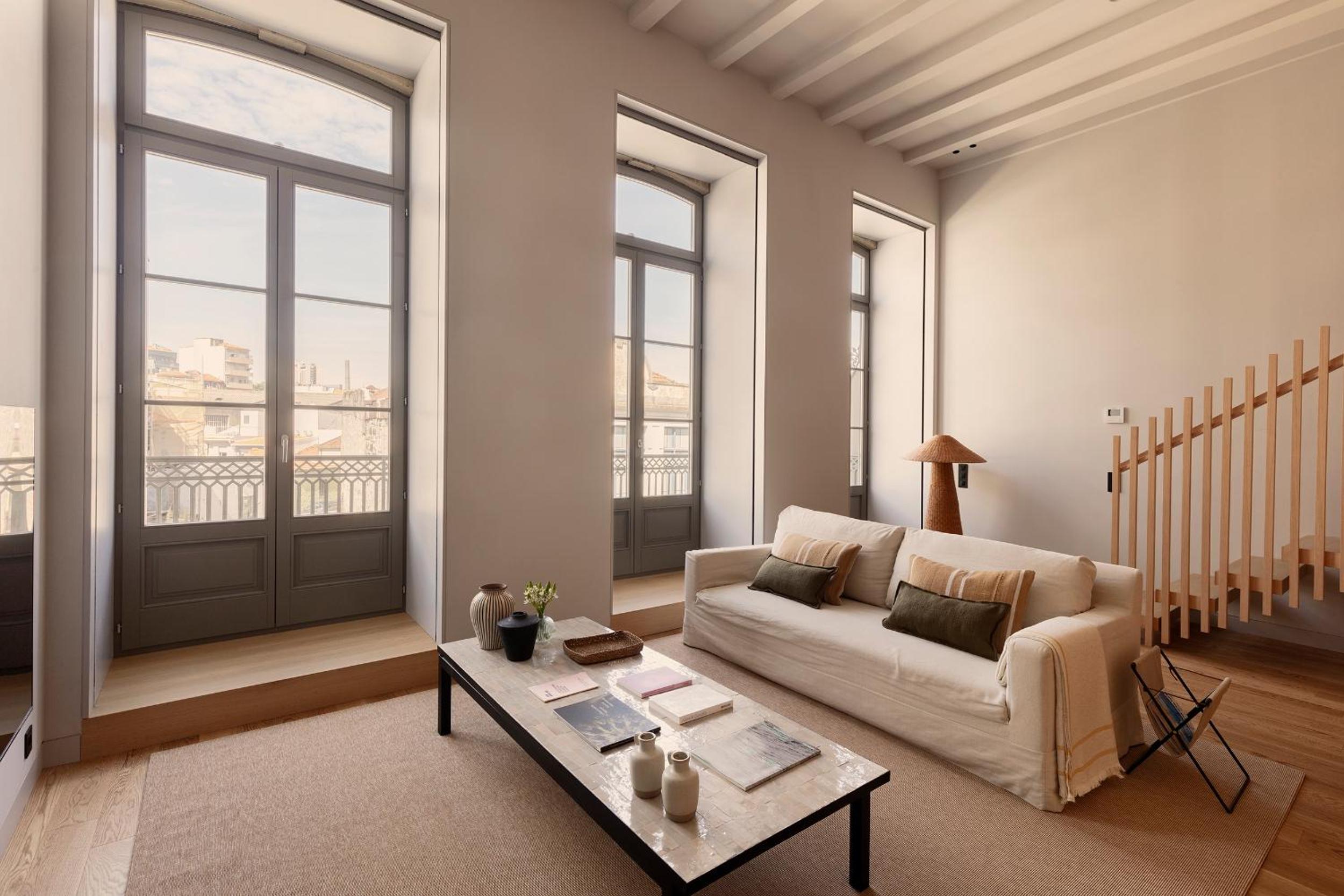 Two Bedroom Duplex Apartment with City View - Photo 1
