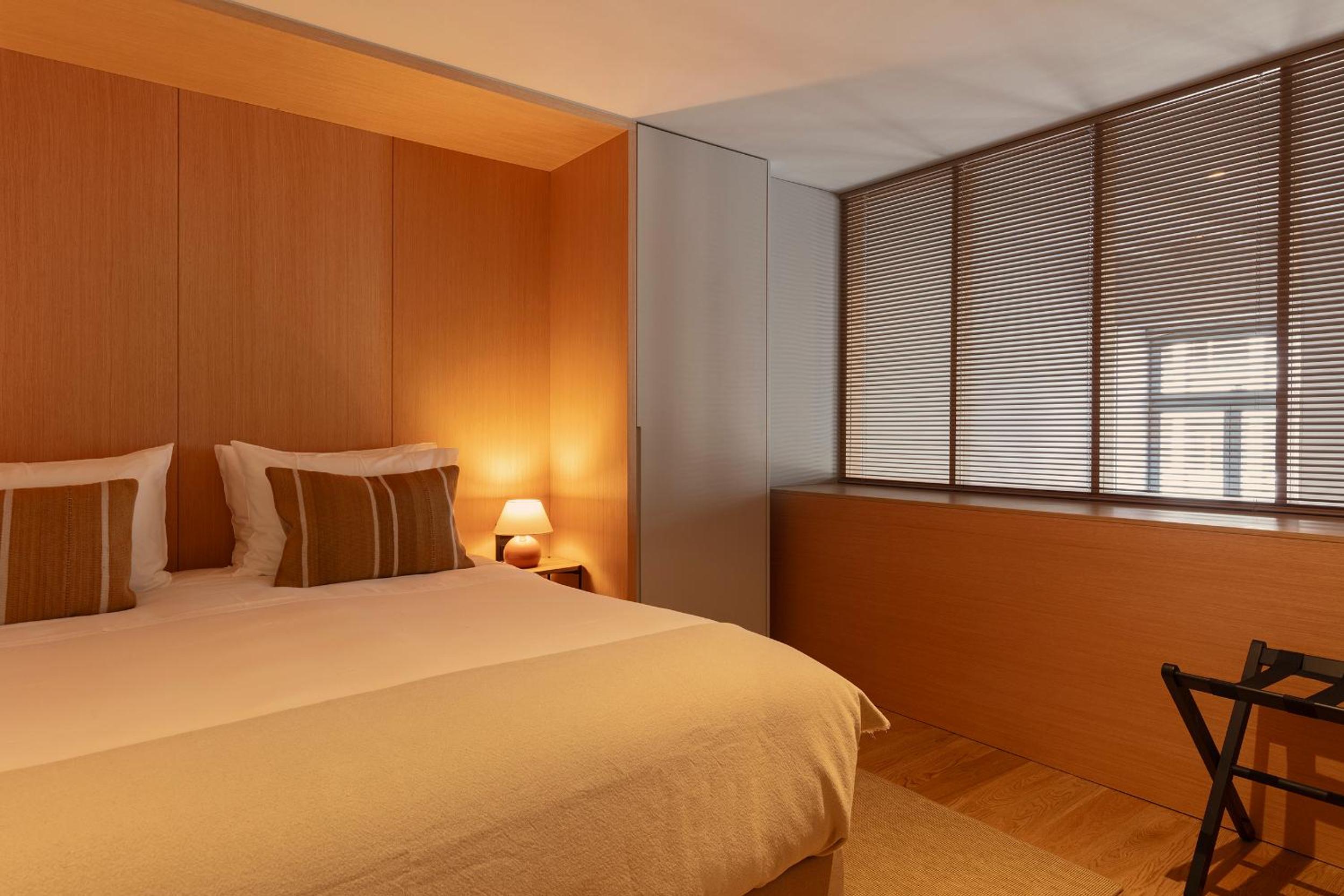 Two Bedroom Duplex Apartment with City View - Photo 5