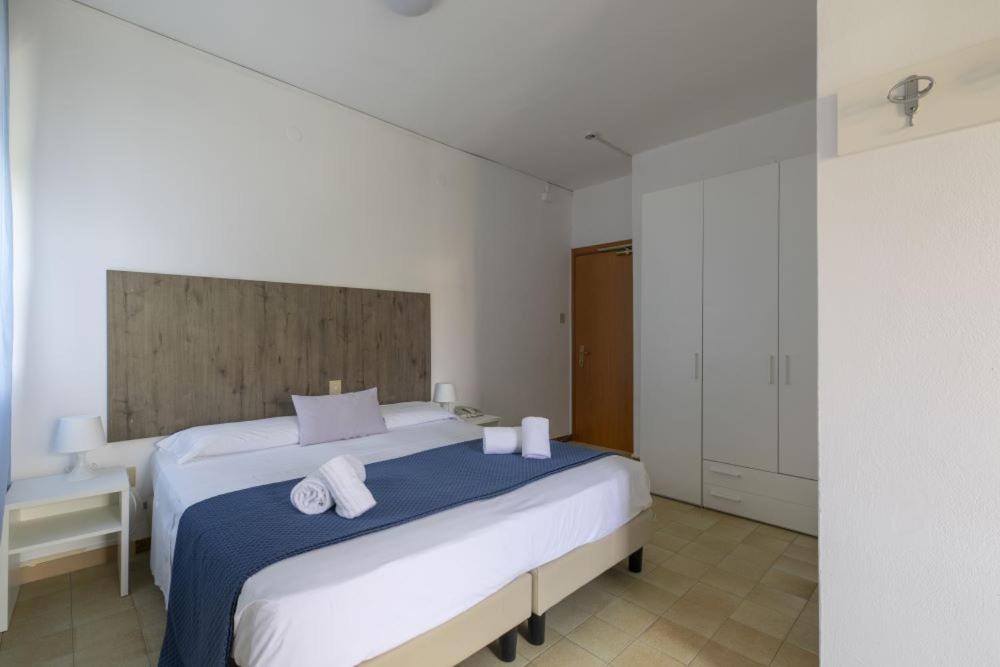 Double Room - Photo 5