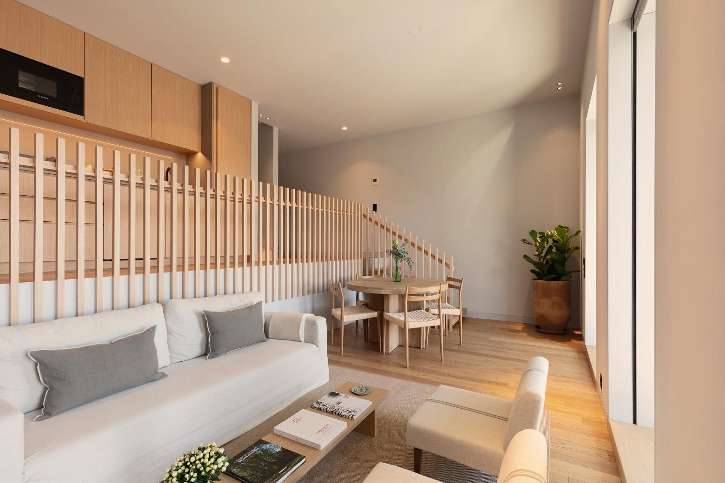 Superior Three Bedroom Duplex Apartment with Balcony and City View