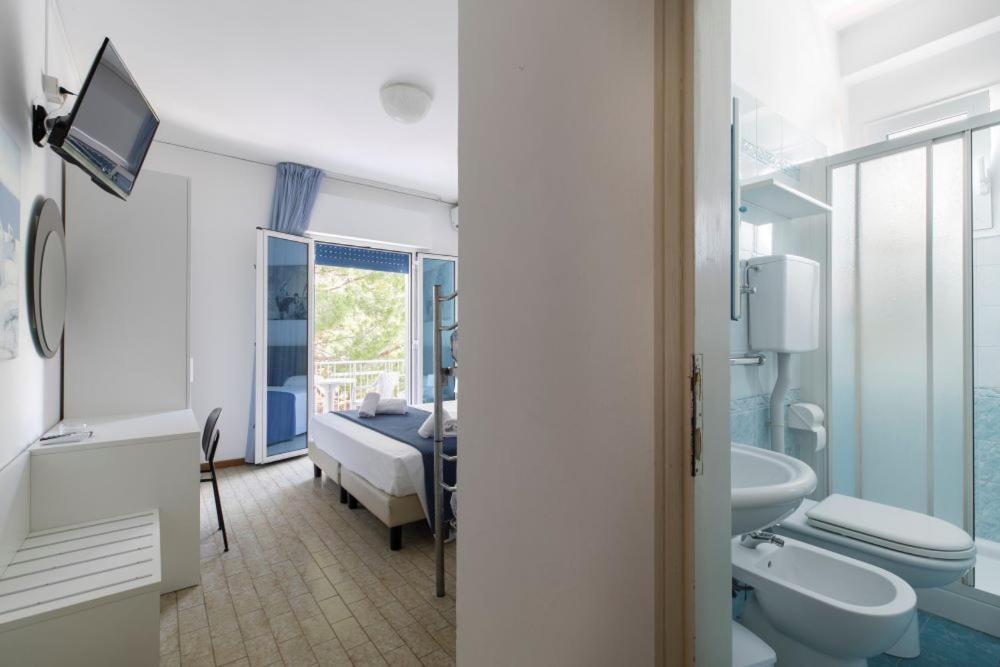 Classic Quadruple Room photo 2